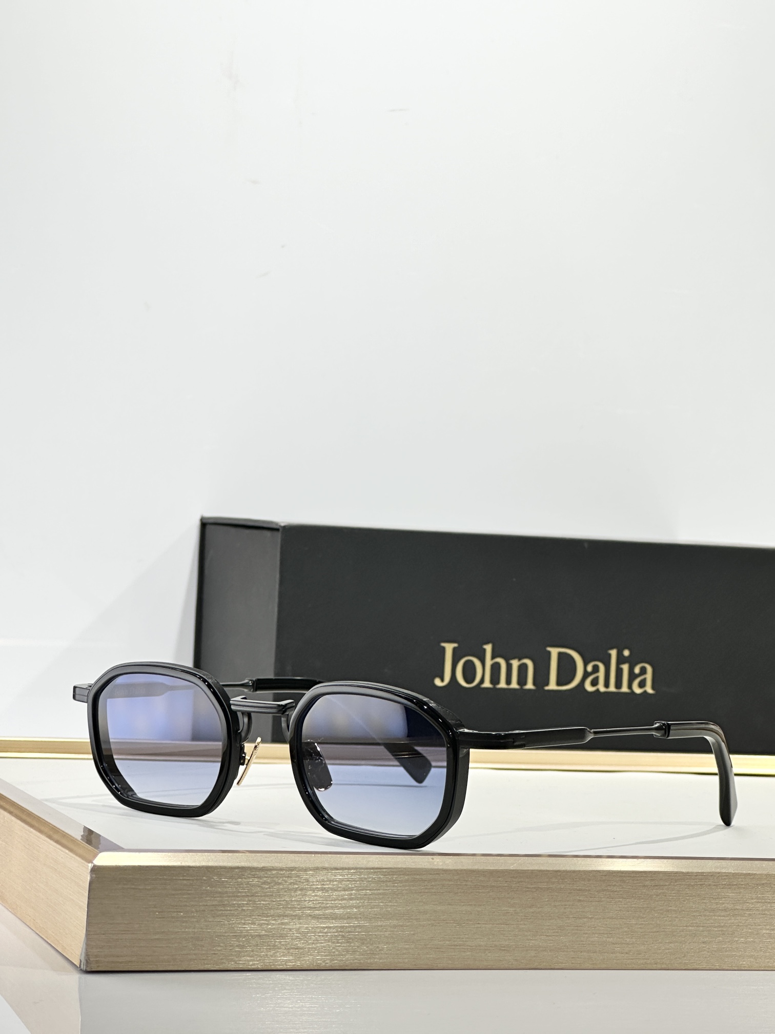 John DaliaMODEL：JEAN SIZE：43口25-145盒子另计