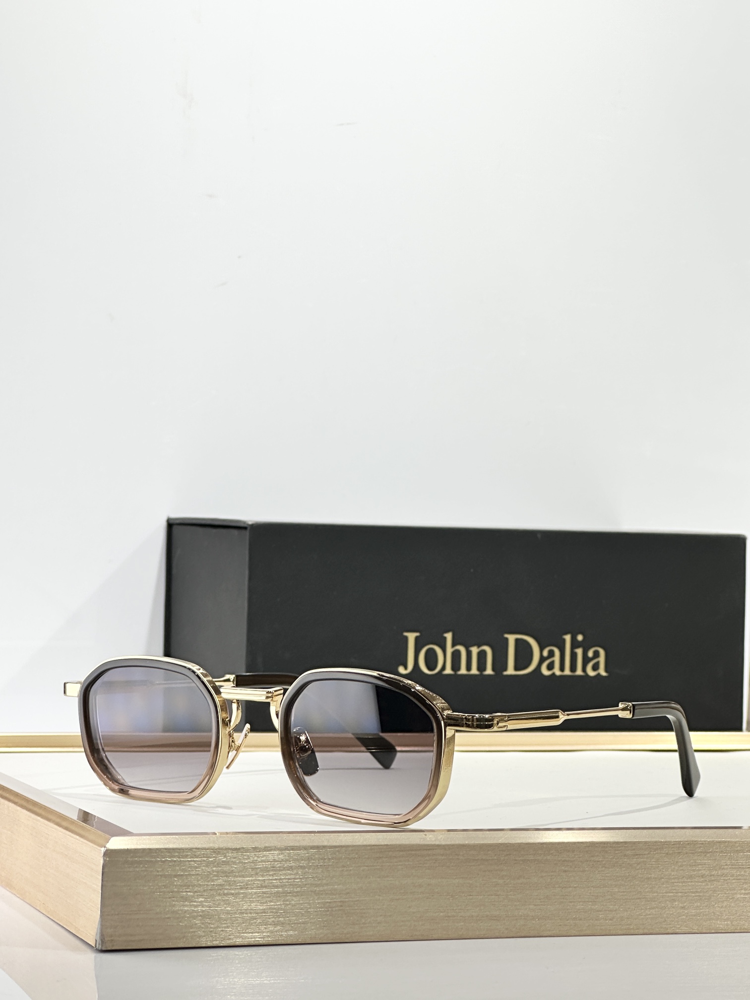 John DaliaMODEL：JEAN SIZE：43口25-145盒子另计