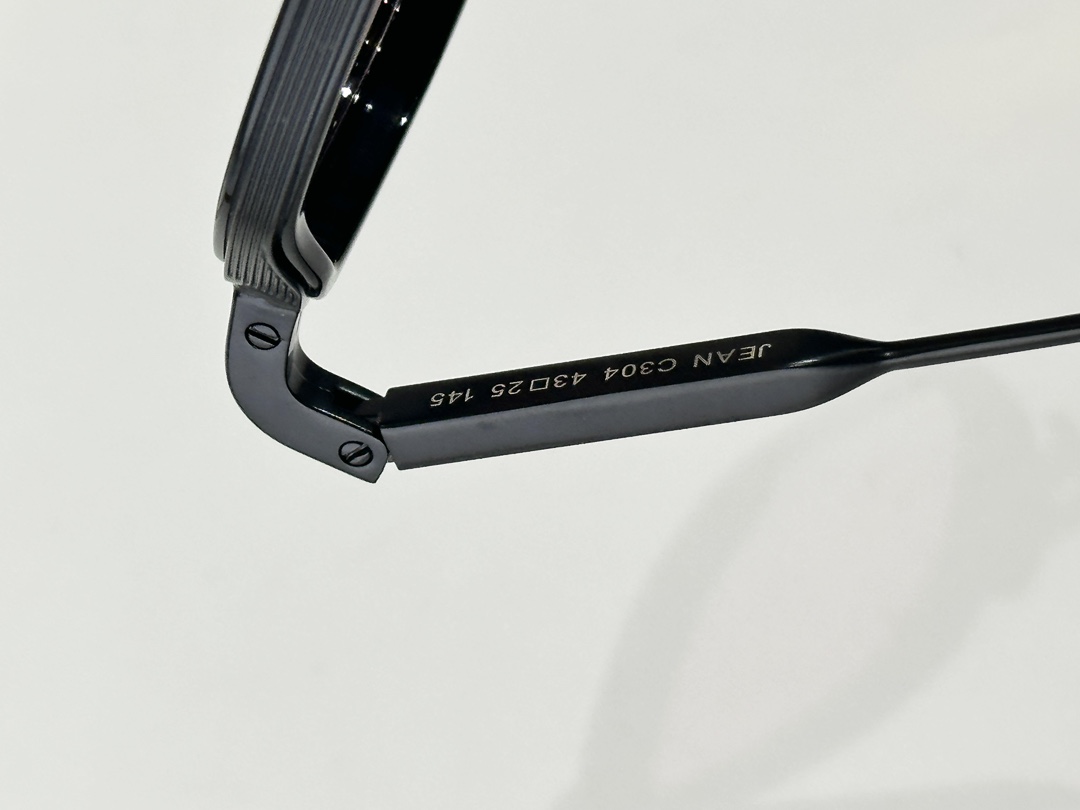 John DaliaMODEL：JEAN SIZE：43口25-145盒子另计