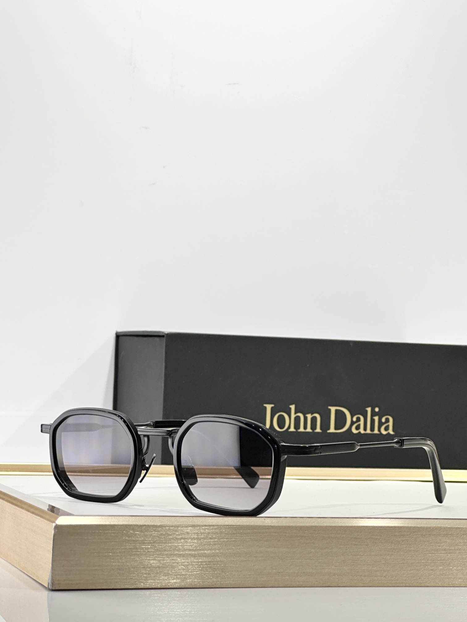 John DaliaMODEL：JEAN SIZE：43口25-145盒子另计