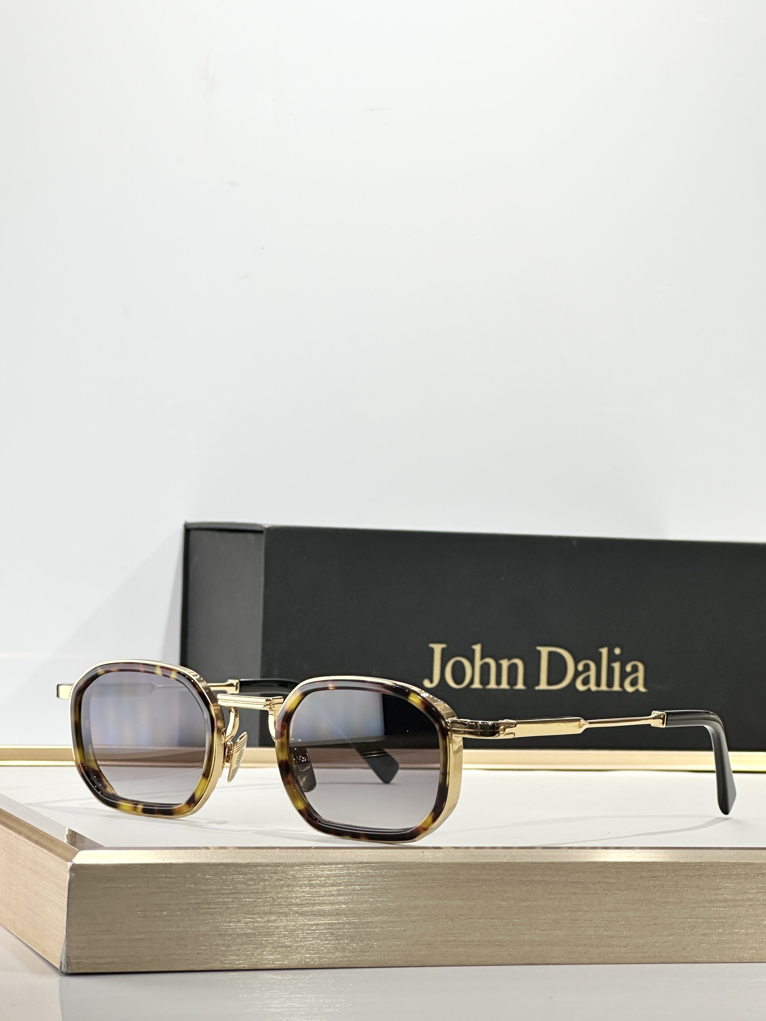 John DaliaMODEL：JEAN SIZE：43口25-145盒子另计