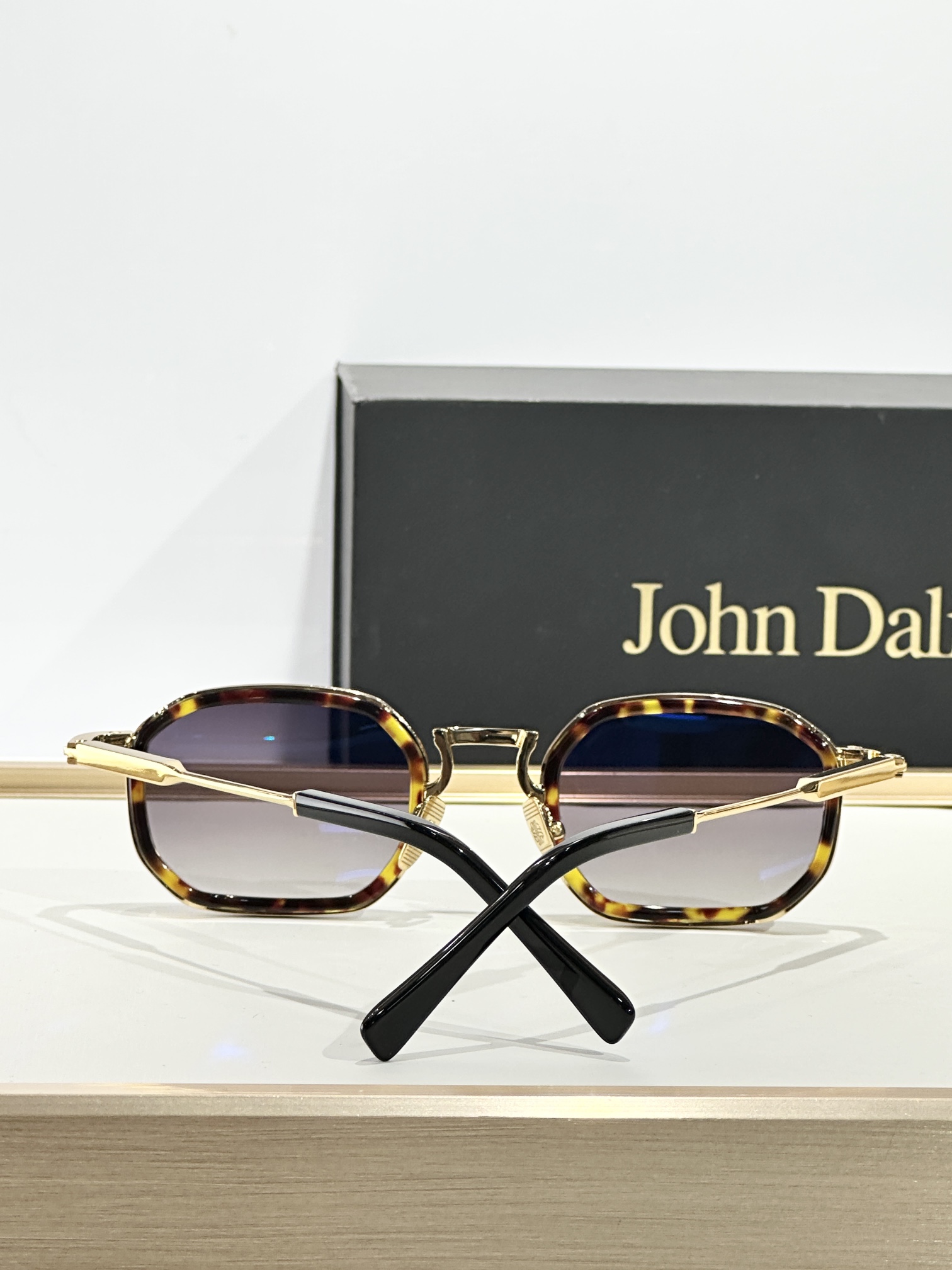John DaliaMODEL：JEAN SIZE：43口25-145盒子另计