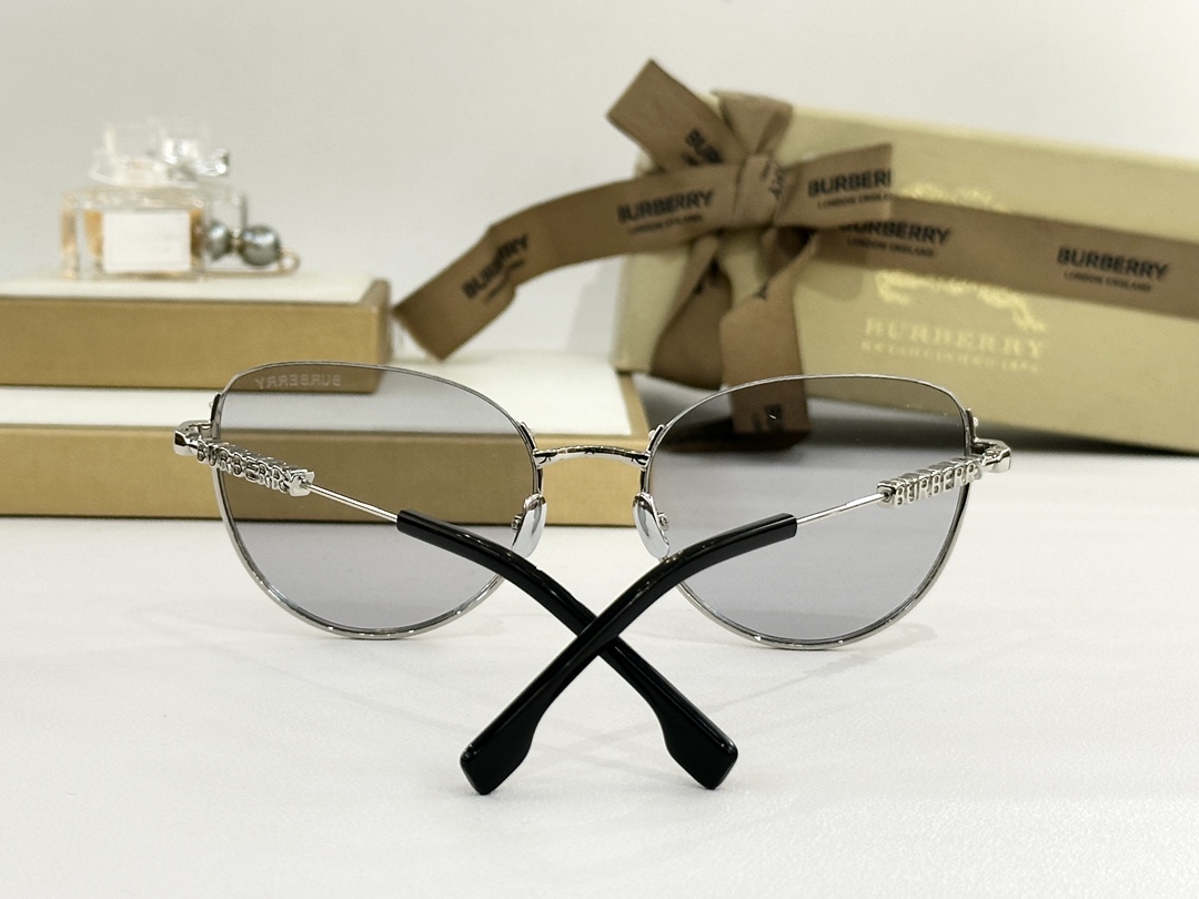 Burberr*Mod：BE3144Size：57口19 145