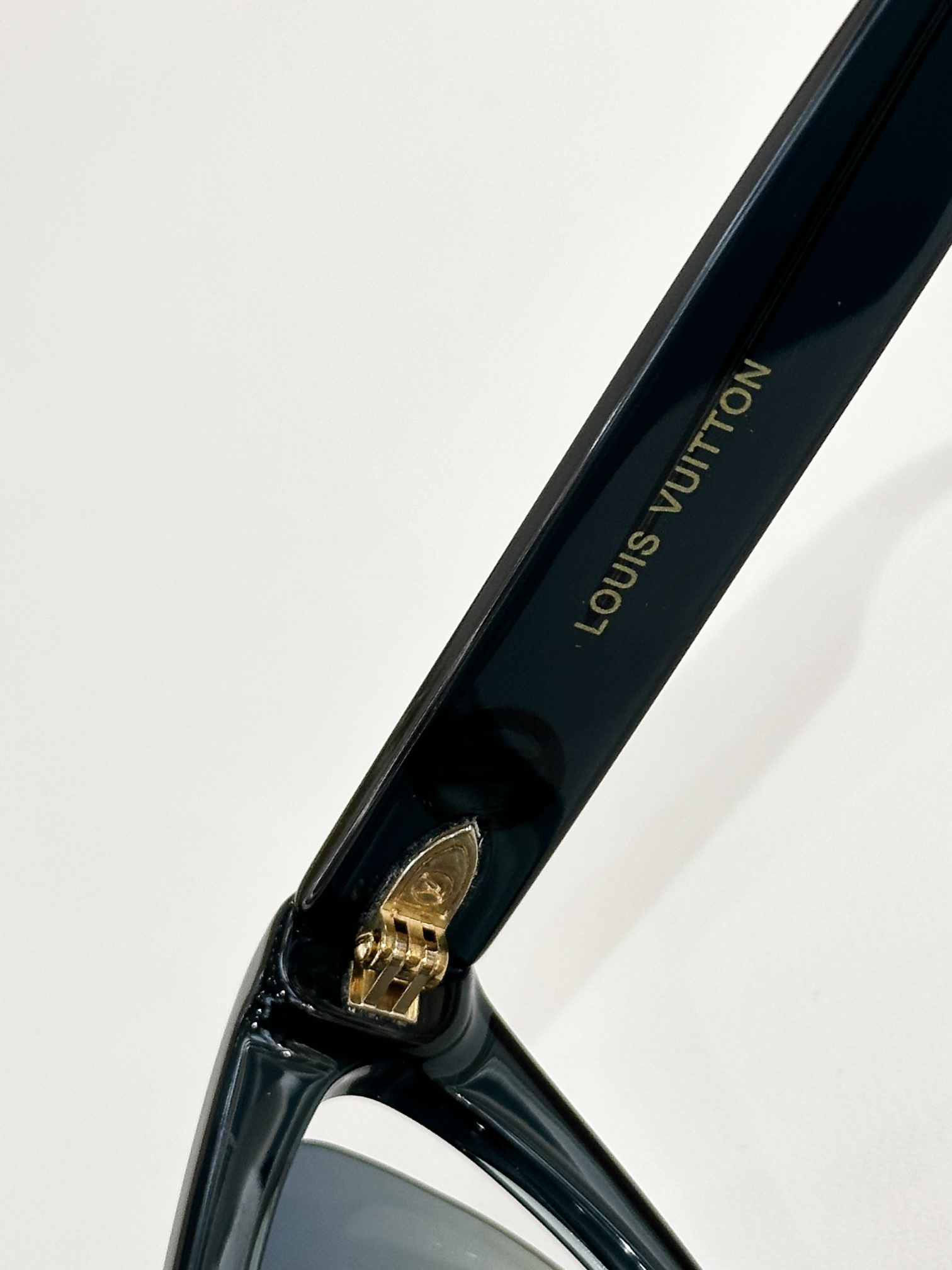 LOUIS VUITTO*MODEL：Z2179USIZE：127口0-135