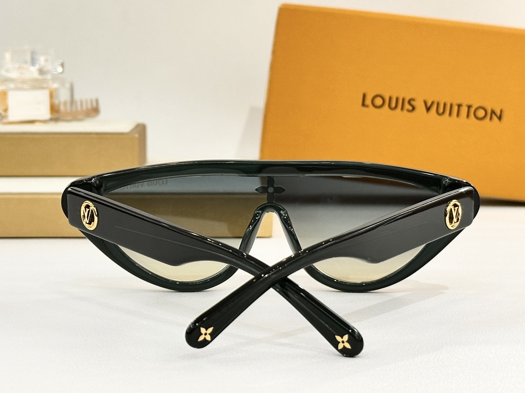 LOUIS VUITTO*MODEL：Z2179USIZE：127口0-135