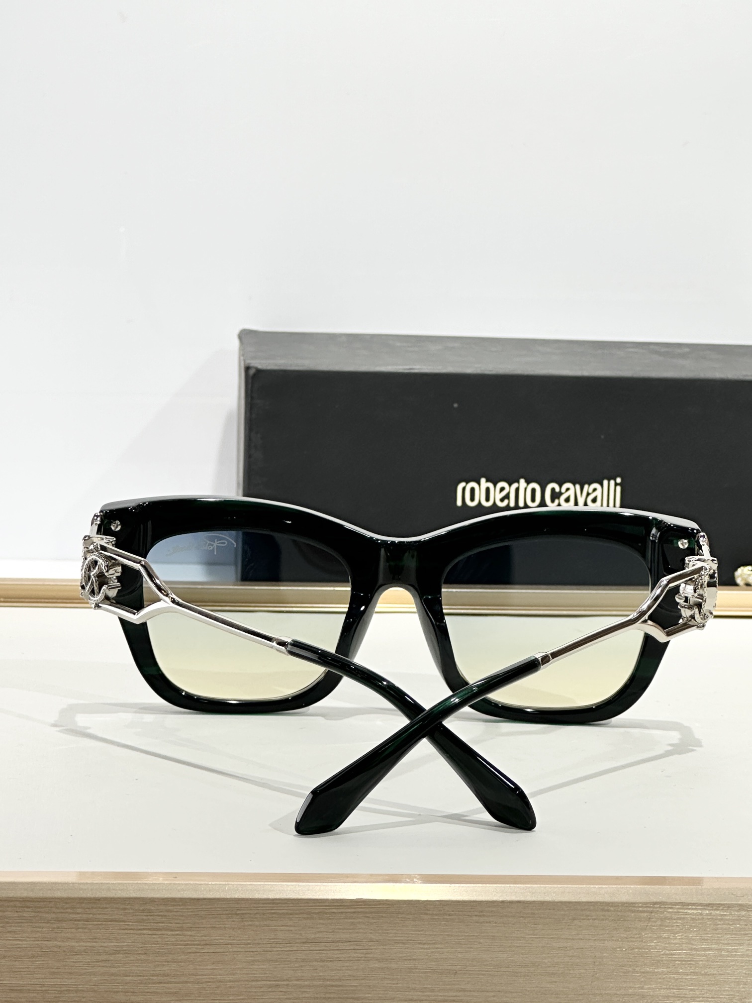 Roberto Cavalie*MODEL：SRC130MSIZE：52口21-135