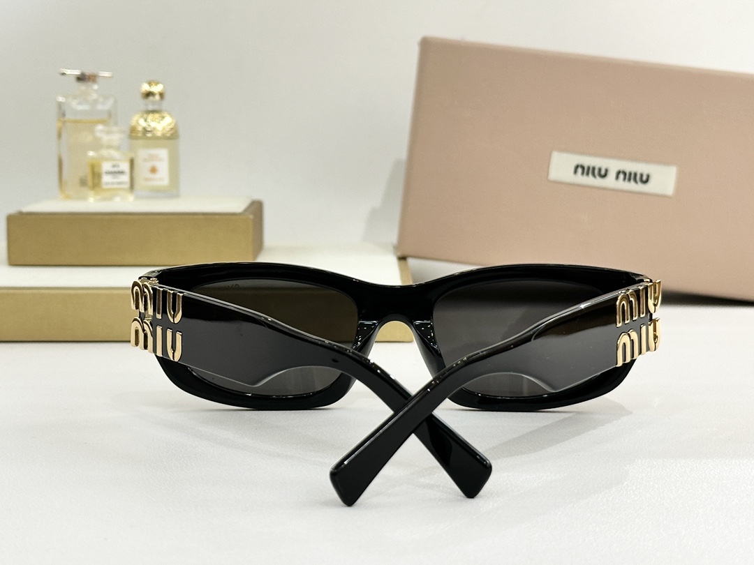 MIU MI* MODEL:SMU B04Size：53口22 135