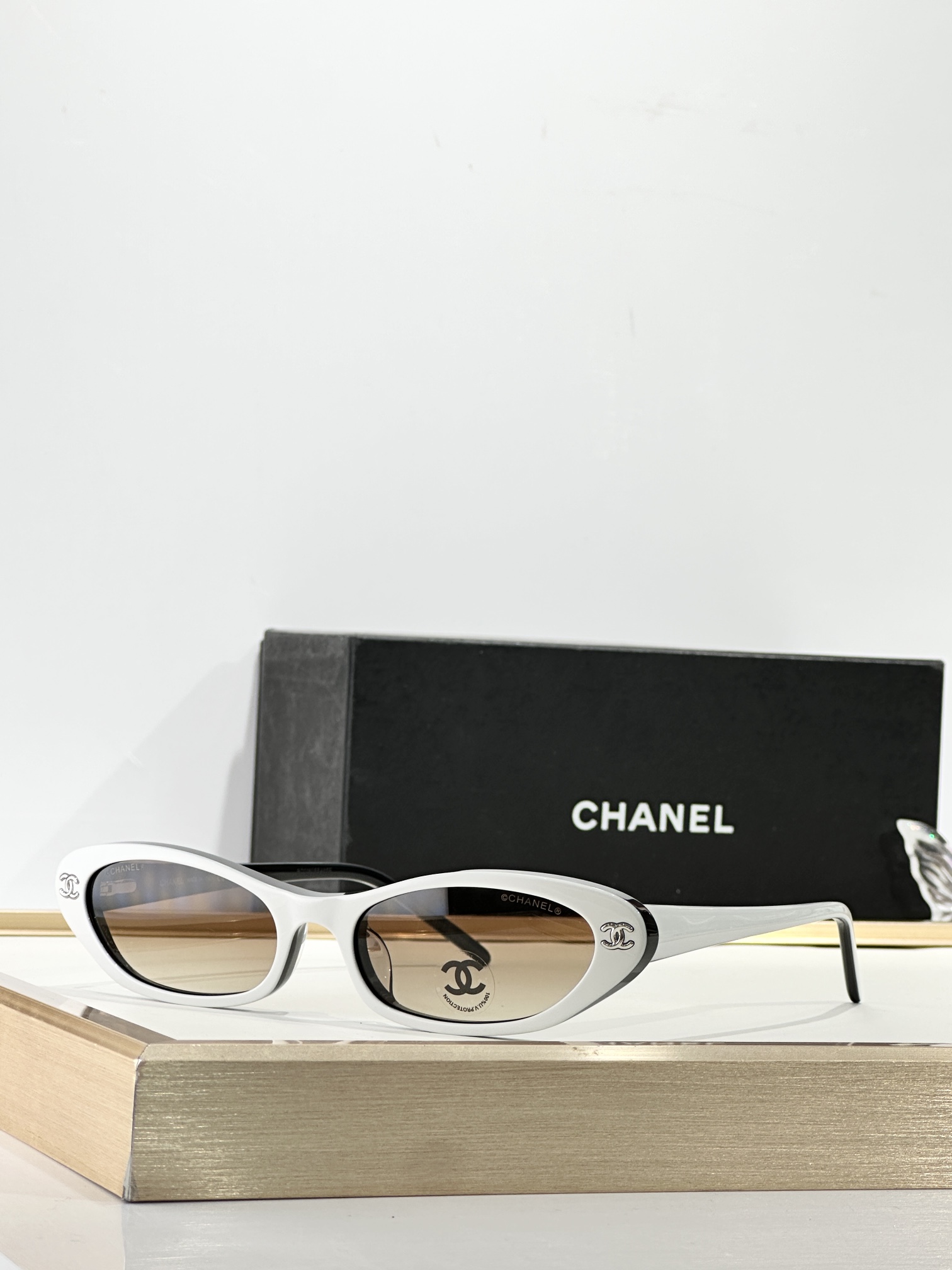 。 CHANELMODEL：CH3025SIZE：52口17-140