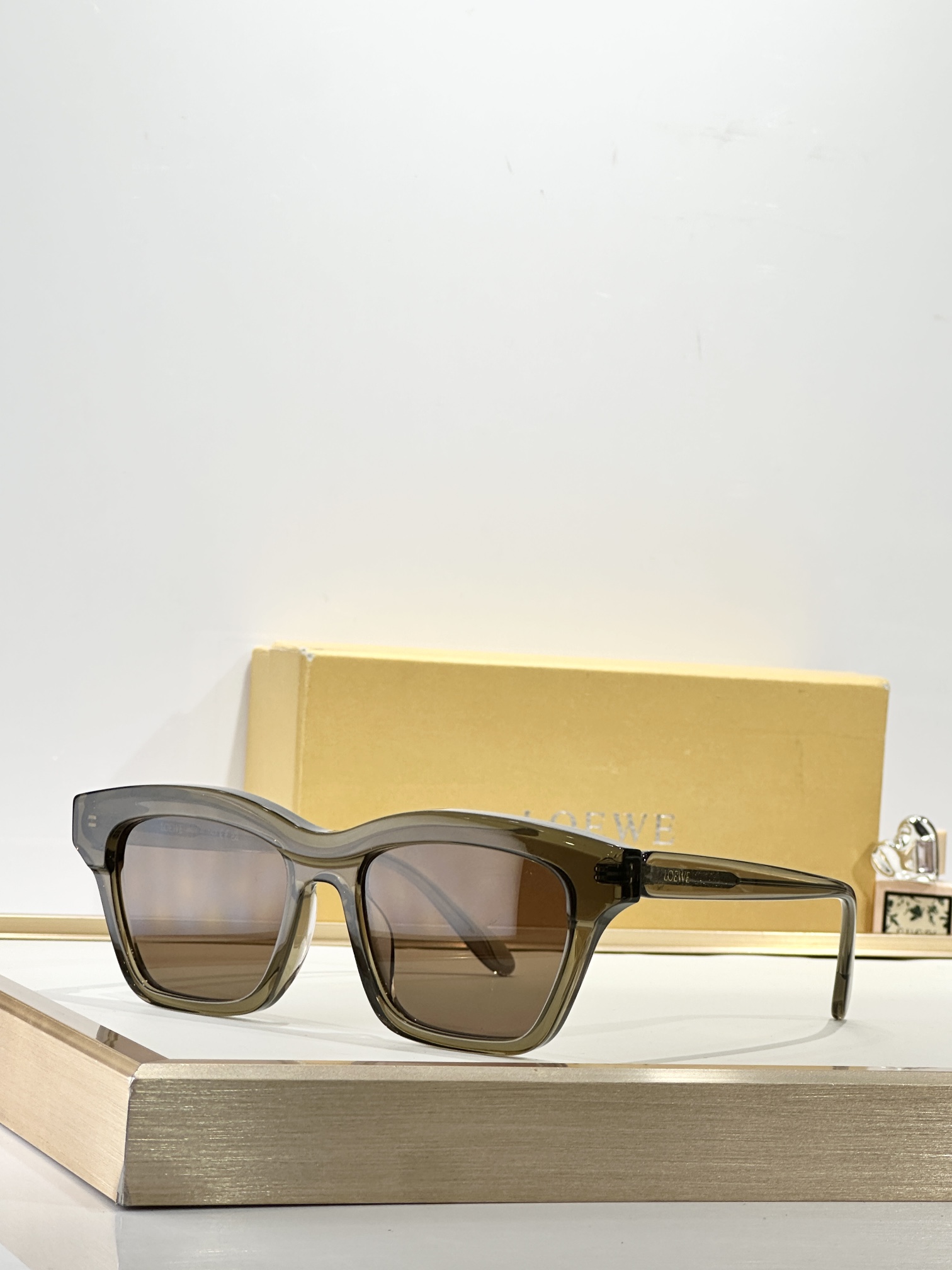 。LOEWE MODEL：LW40177ISIZE：53口18-140