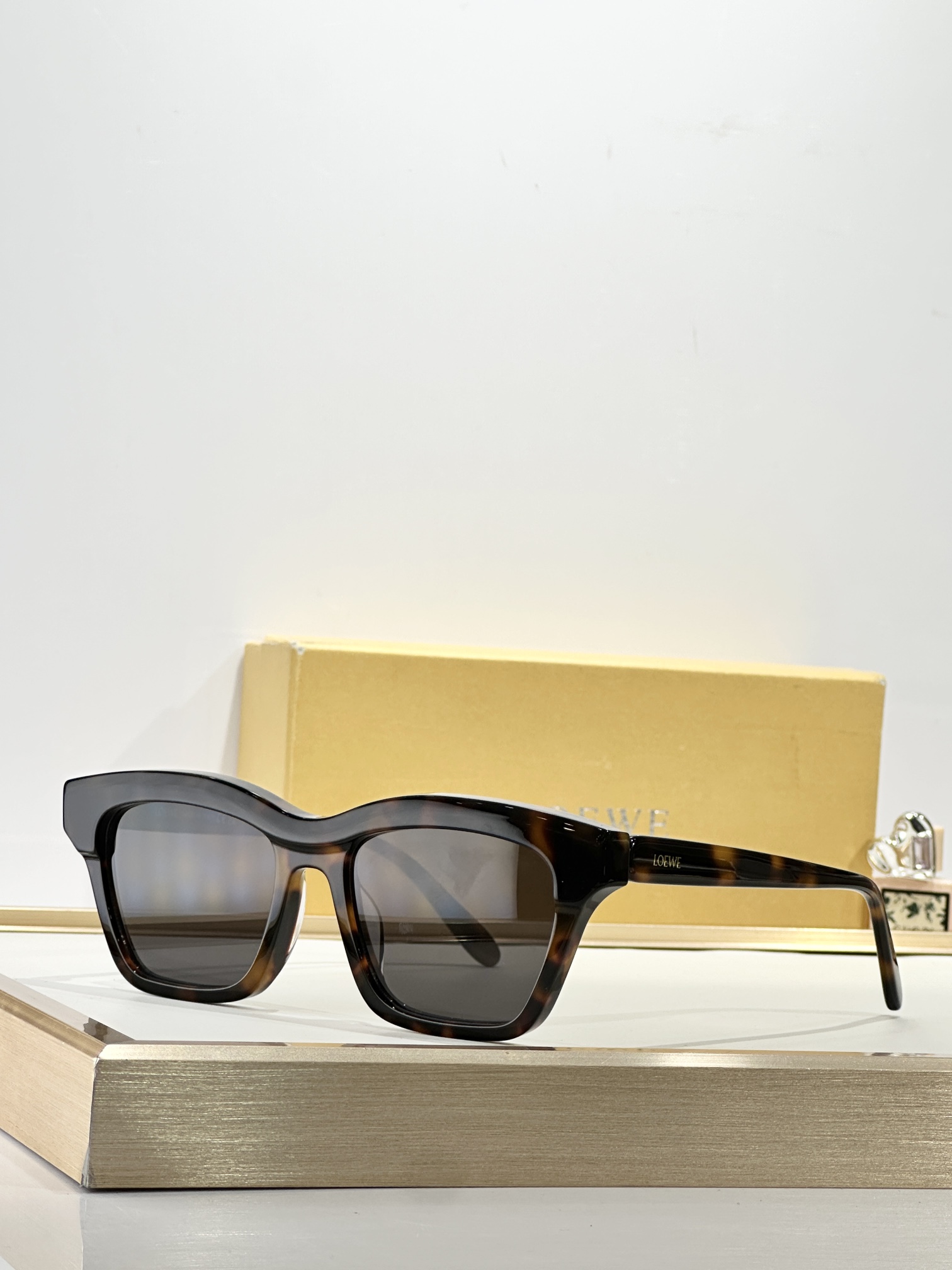 。LOEWE MODEL：LW40177ISIZE：53口18-140