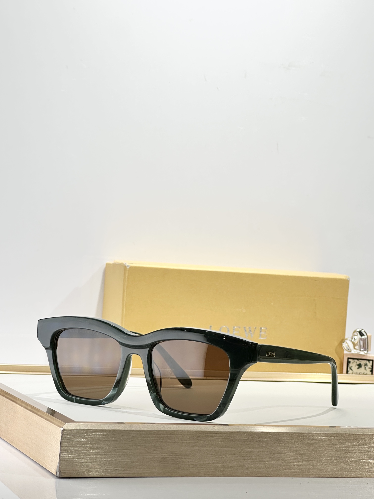 。LOEWE MODEL：LW40177ISIZE：53口18-140
