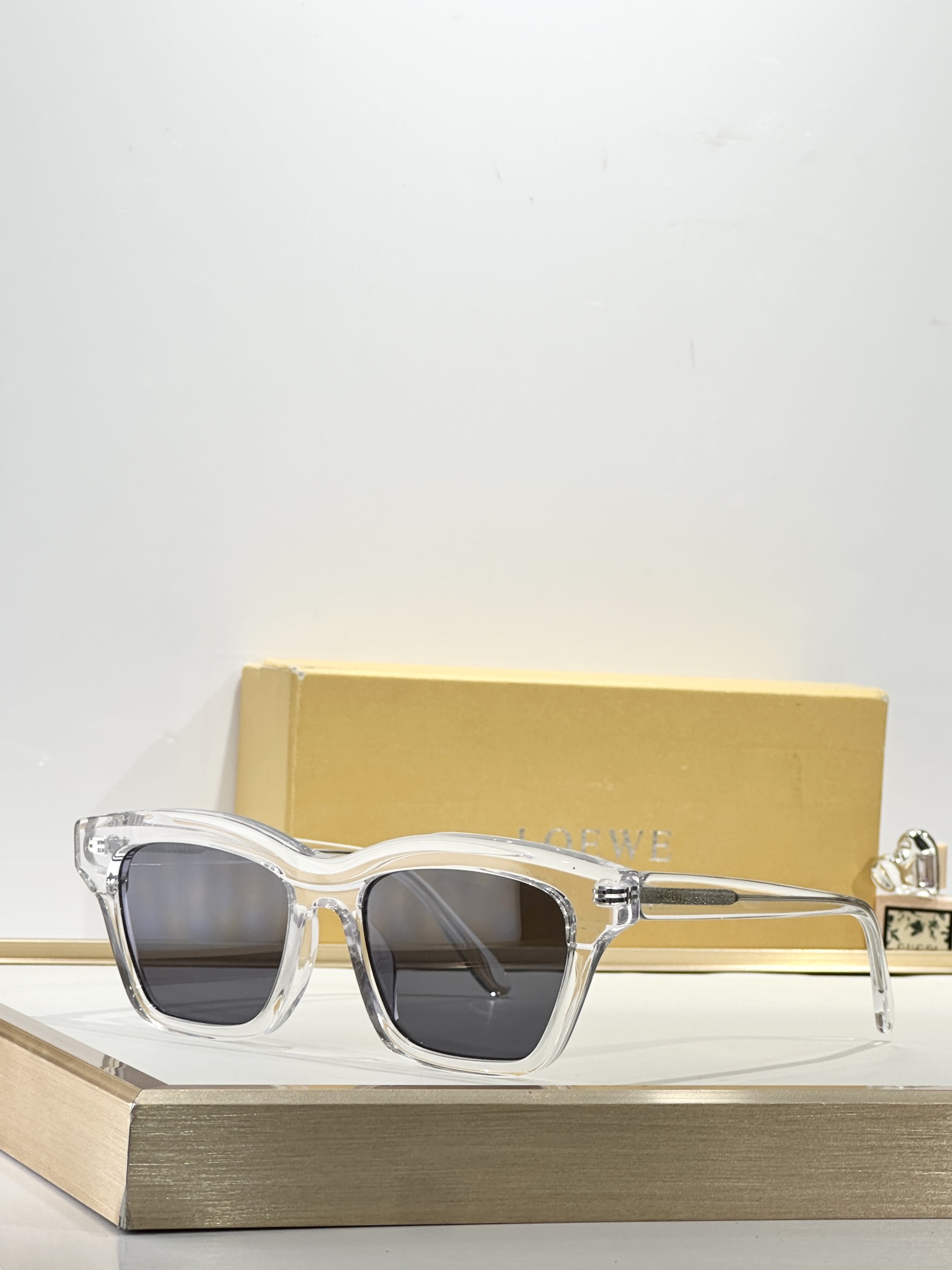 。LOEWE MODEL：LW40177ISIZE：53口18-140