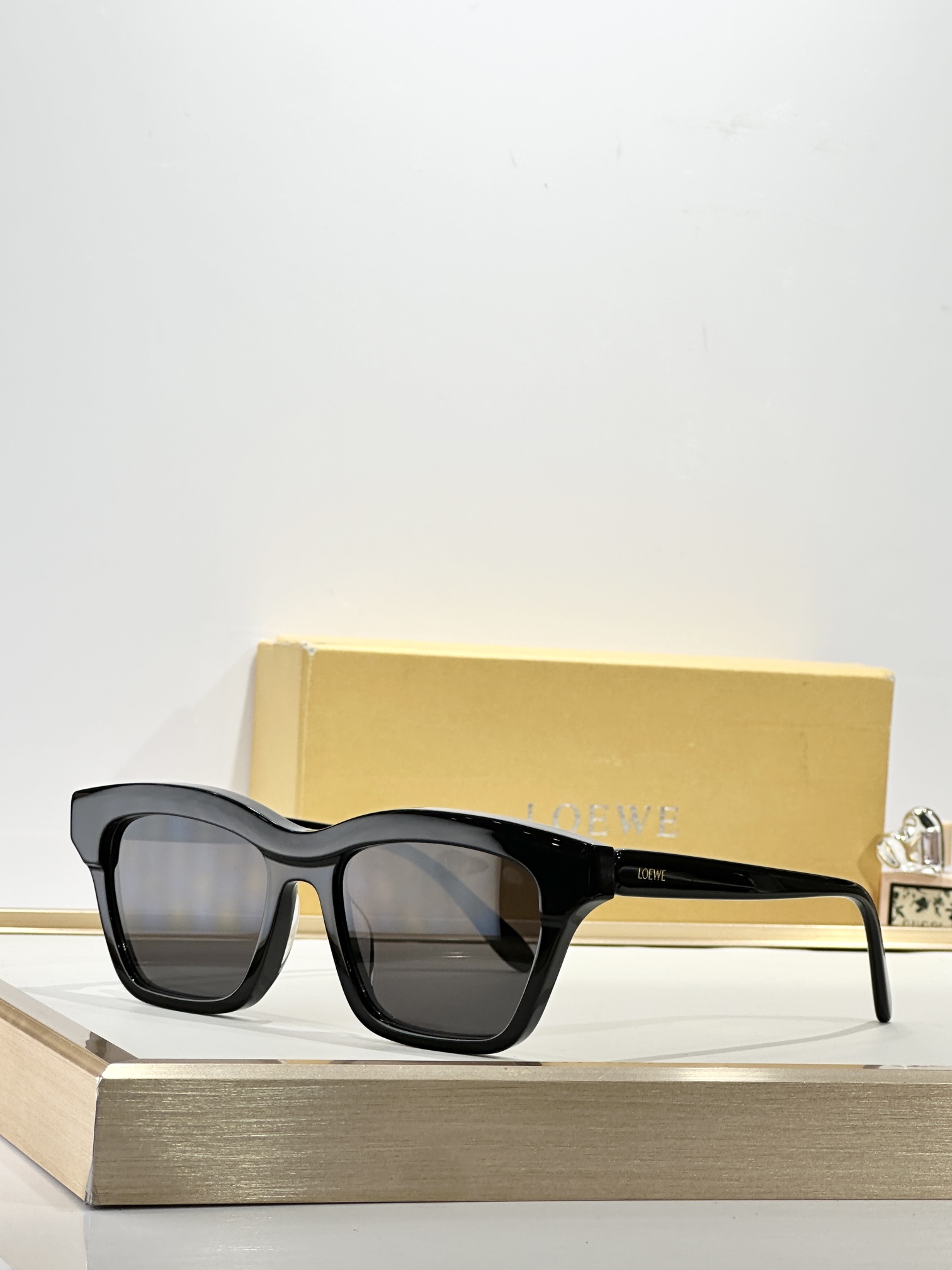 。LOEWE MODEL：LW40177ISIZE：53口18-140