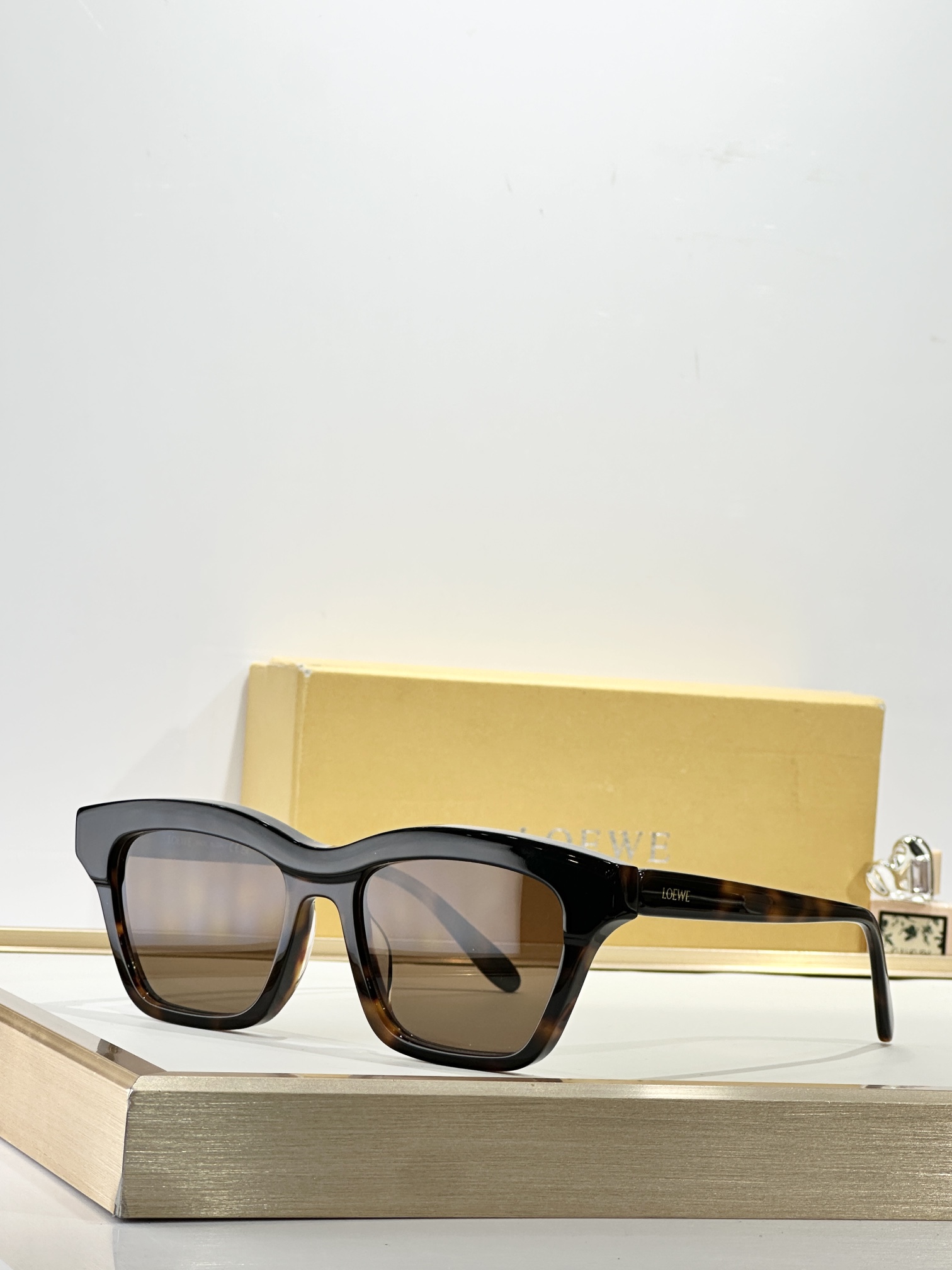 。LOEWE MODEL：LW40177ISIZE：53口18-140