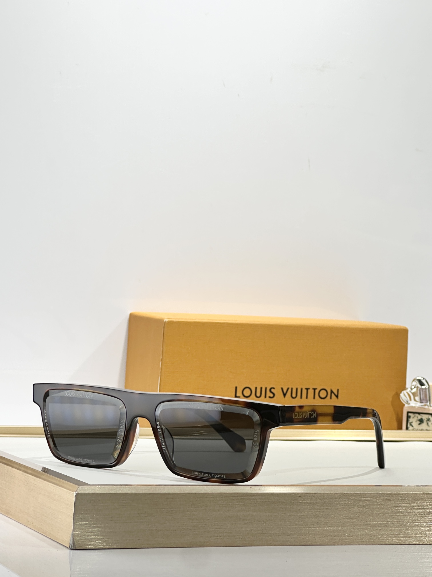 LOUIS VUITTO*MODEL：Z2980USIZE：59口16-145