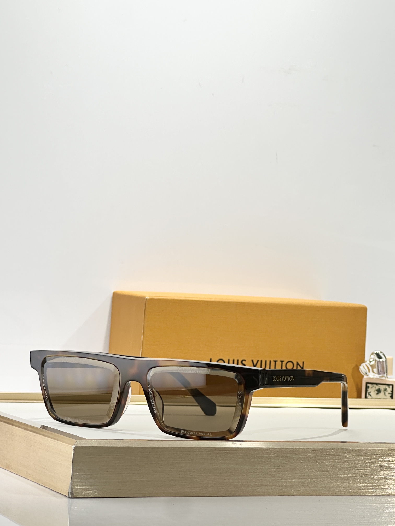 LOUIS VUITTO*MODEL：Z2980USIZE：59口16-145