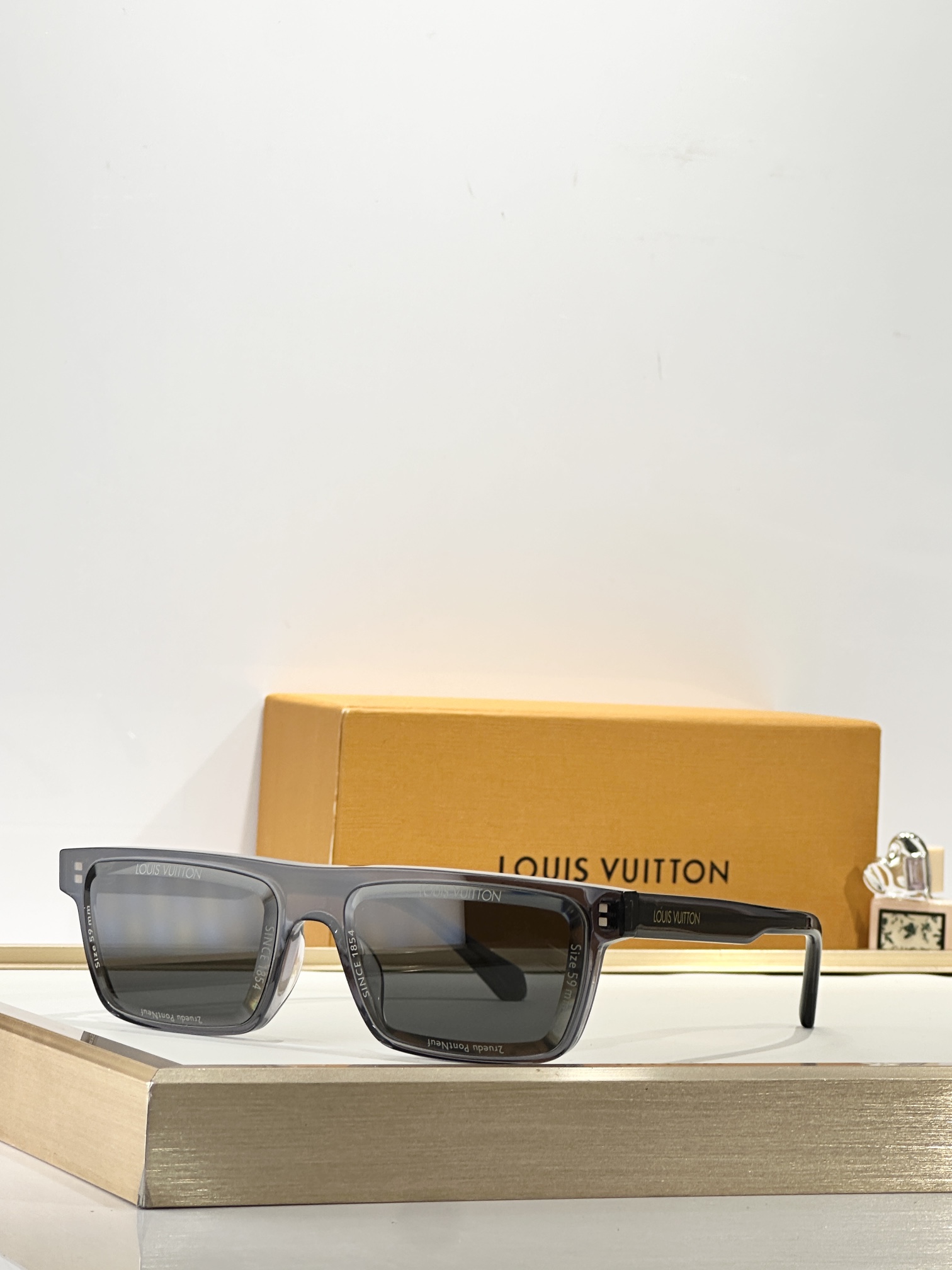 LOUIS VUITTO*MODEL：Z2980USIZE：59口16-145