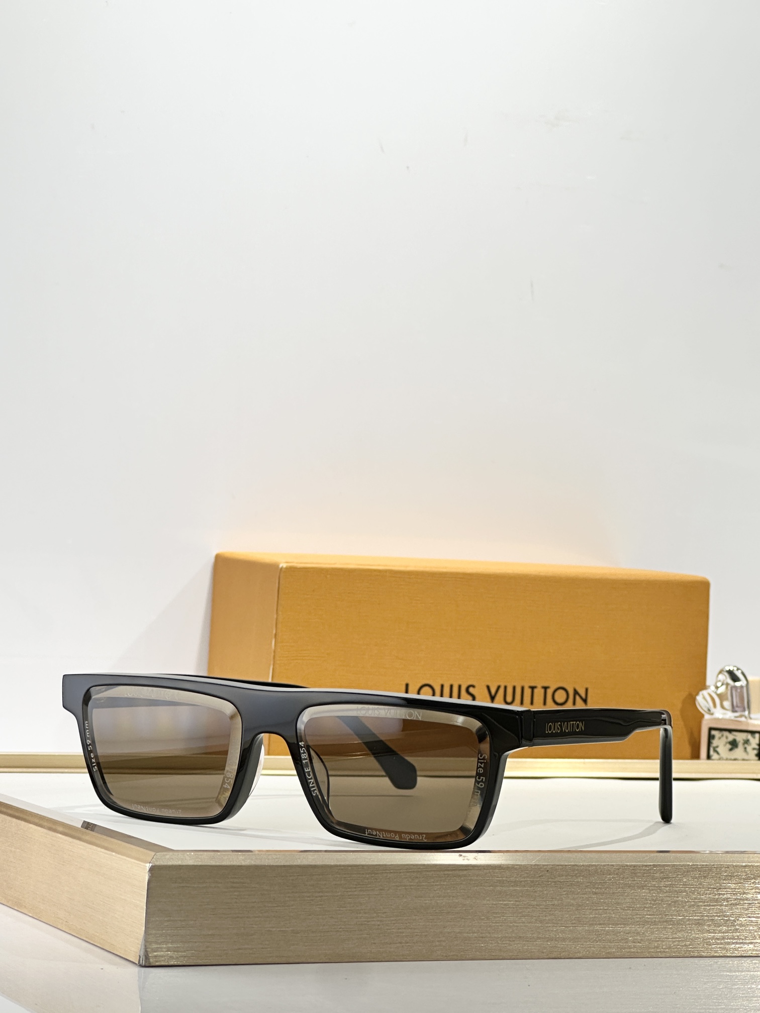 LOUIS VUITTO*MODEL：Z2980USIZE：59口16-145