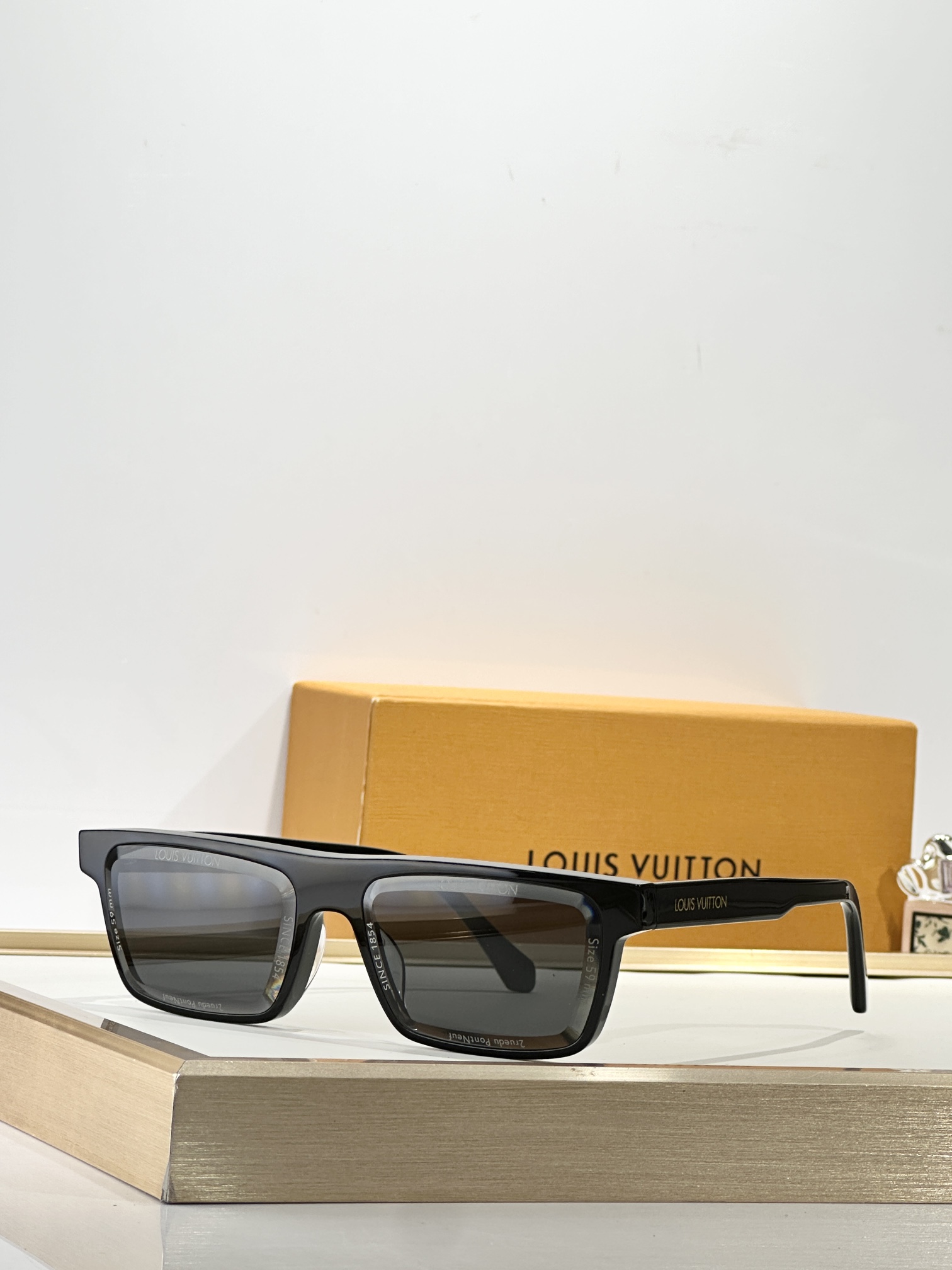 LOUIS VUITTO*MODEL：Z2980USIZE：59口16-145