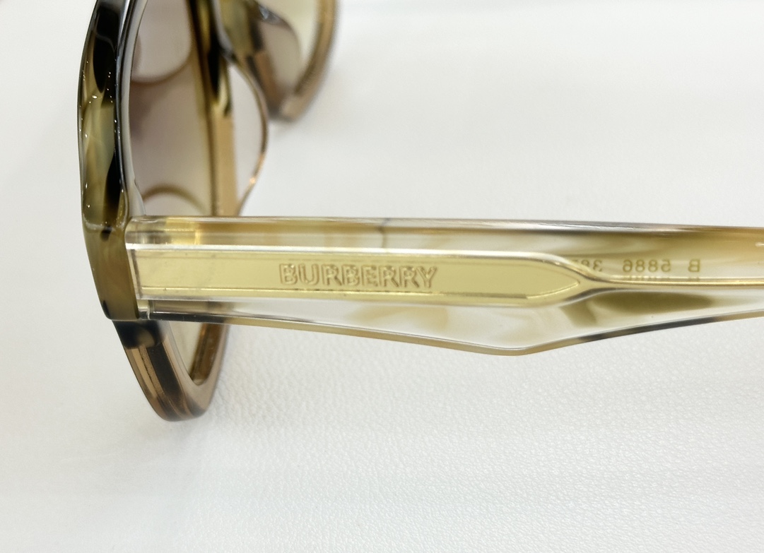 BURBERR*MODEL：B 5886SIZE：56口19-145
