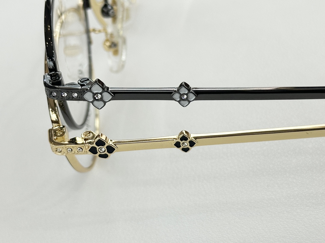 𝘾𝙃𝙊𝙋𝘼𝙍𝘿 MOD：VCHA52JSize：53口18 140