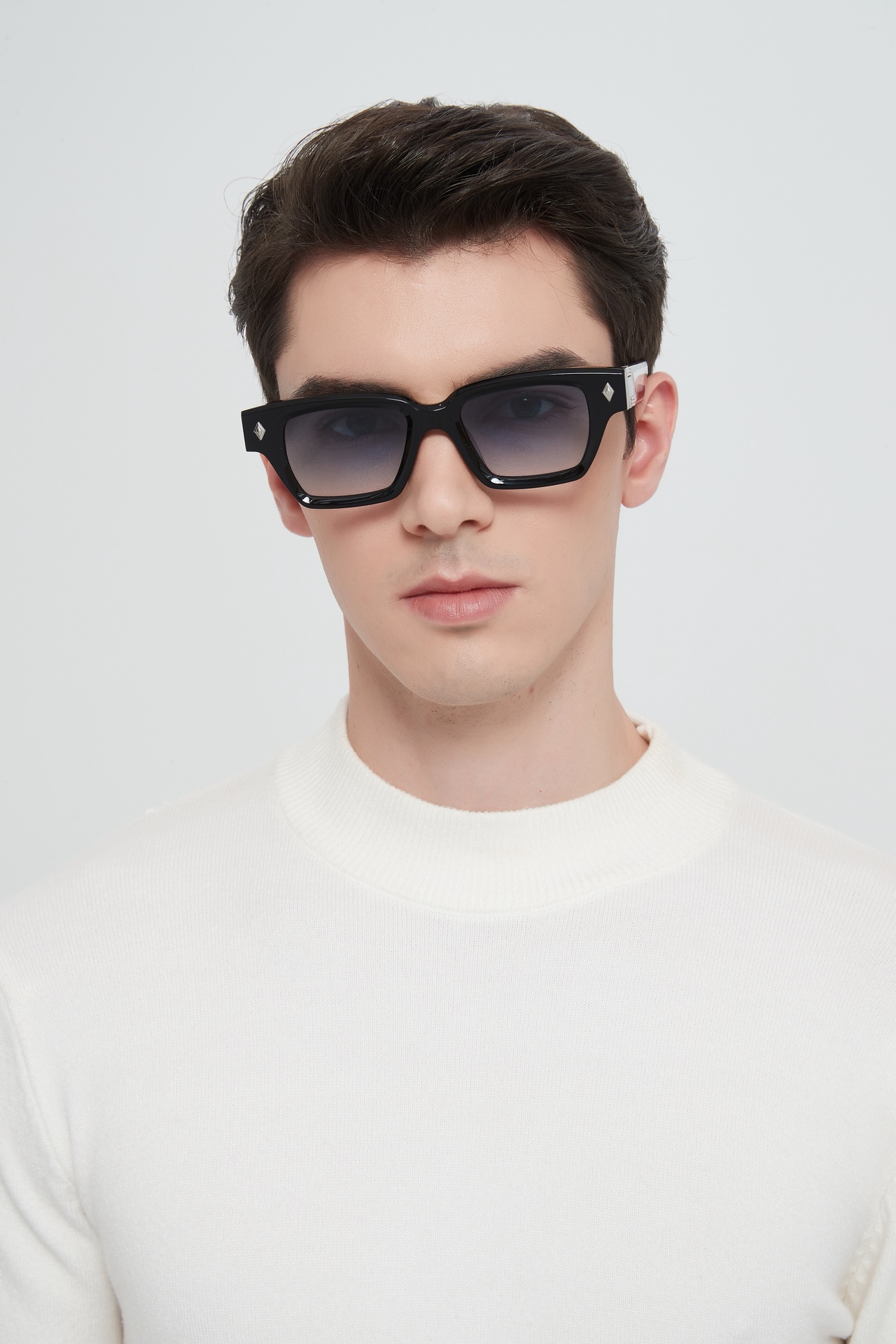 John DaliaMODEL：Project3SIZE：51口19-145盒子另计