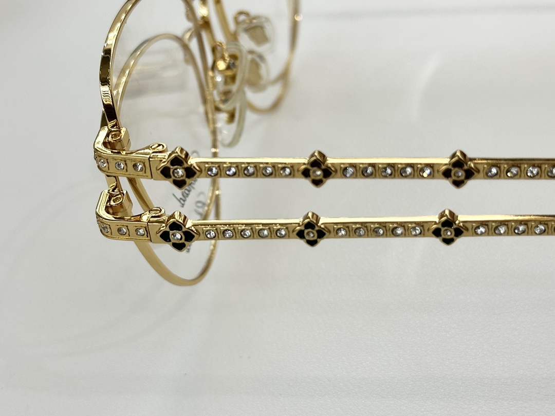 𝘾𝙃𝙊𝙋𝘼𝙍𝘿 MOD：SCHG957Size：54口17 146