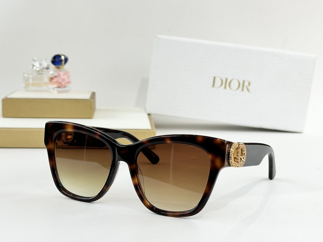 DIORMODEL：DSGTA20UCRSIZE：55口18-135