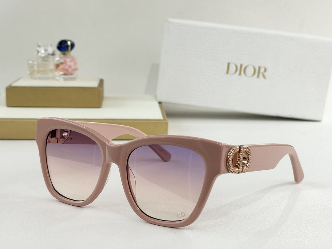 DIORMODEL：DSGTA20UCRSIZE：55口18-135