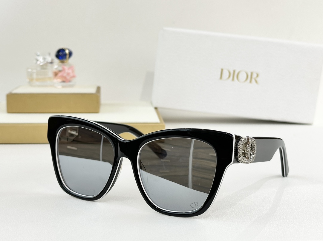 DIORMODEL：DSGTA20UCRSIZE：55口18-135