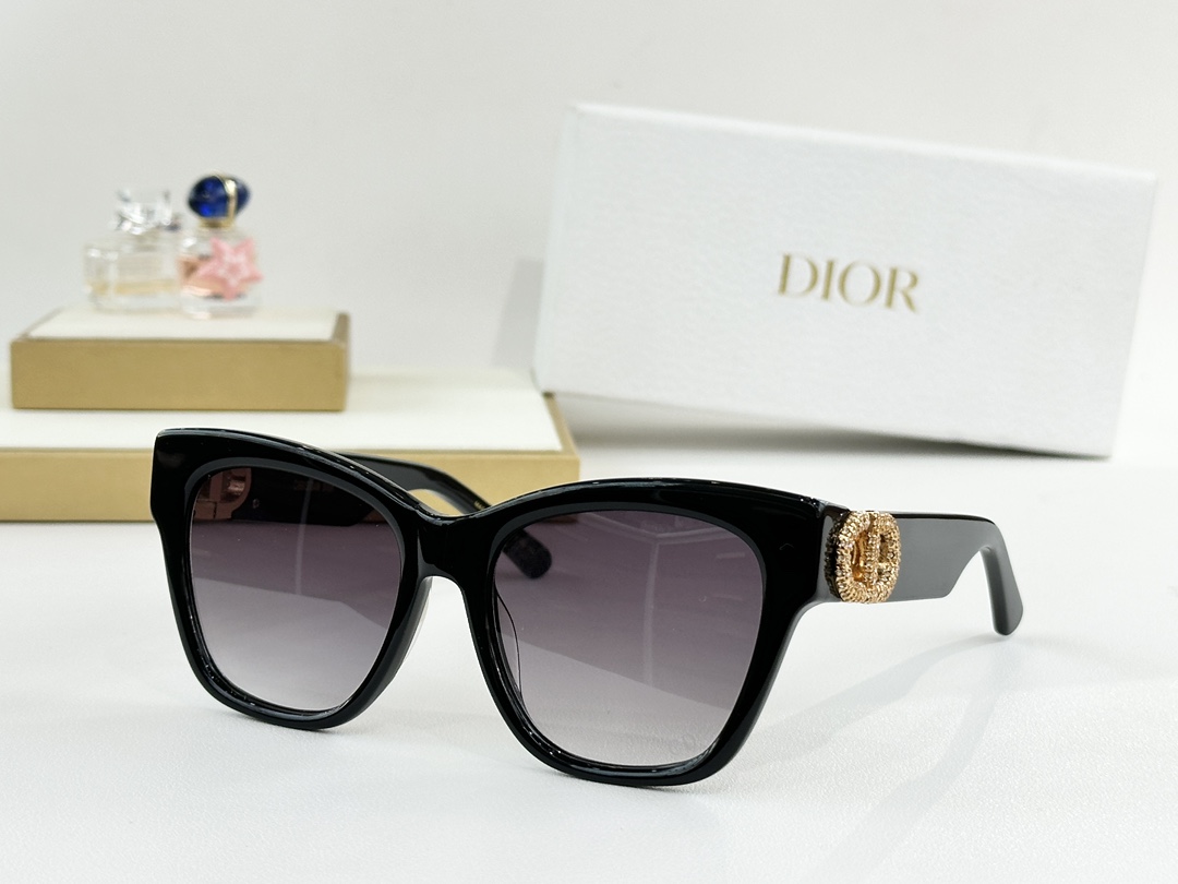 DIORMODEL：DSGTA20UCRSIZE：55口18-135
