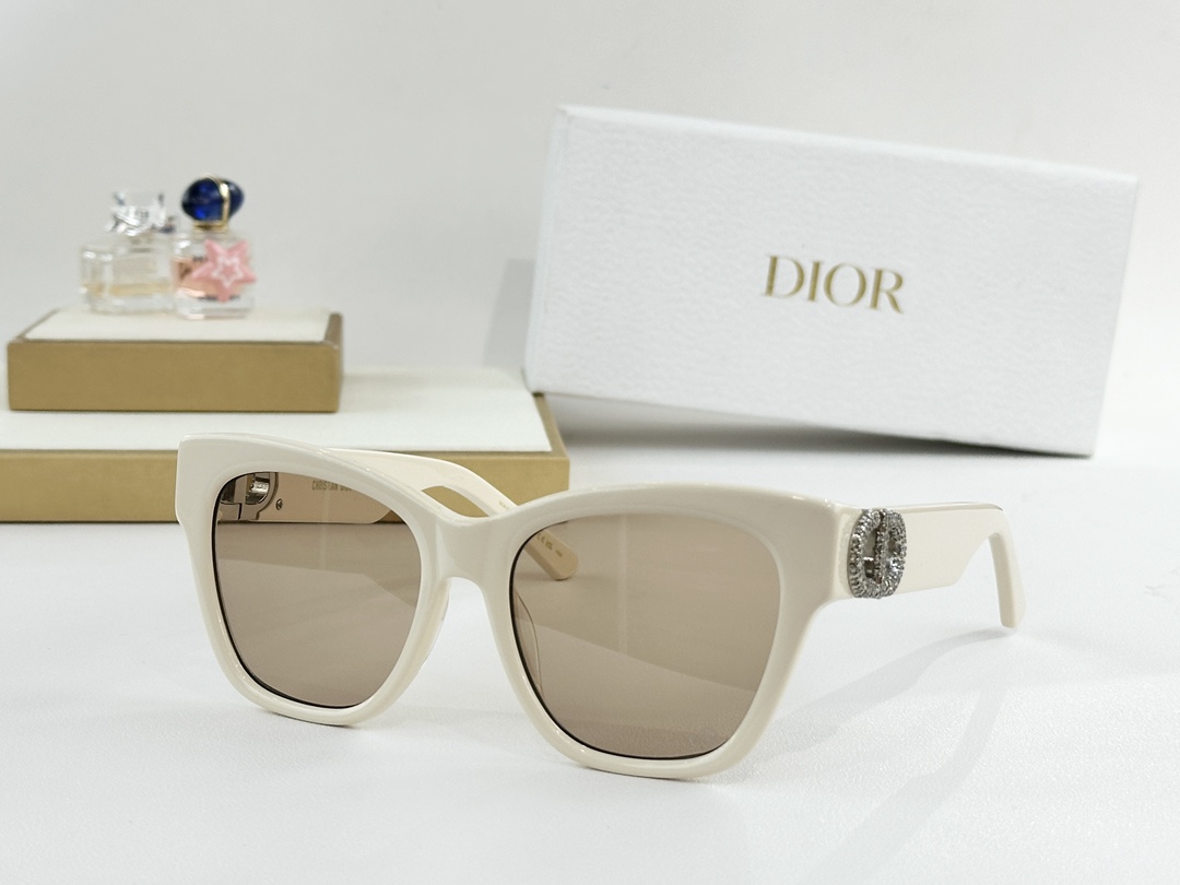 DIORMODEL：DSGTA20UCRSIZE：55口18-135