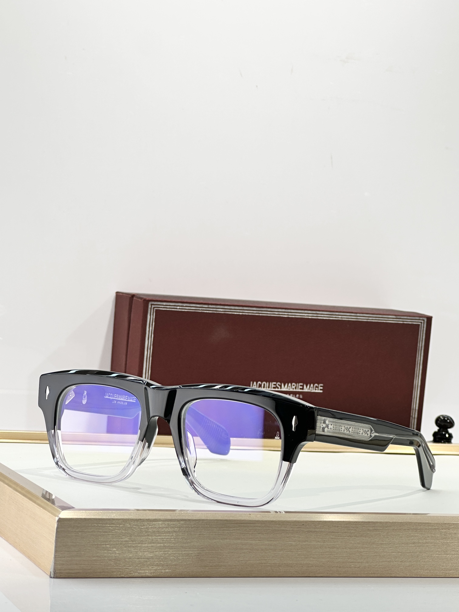 JACQUES MARIE MAGE日本手工眼镜 CASH 太阳镜的设计灵感源自约翰尼·卡什 (John