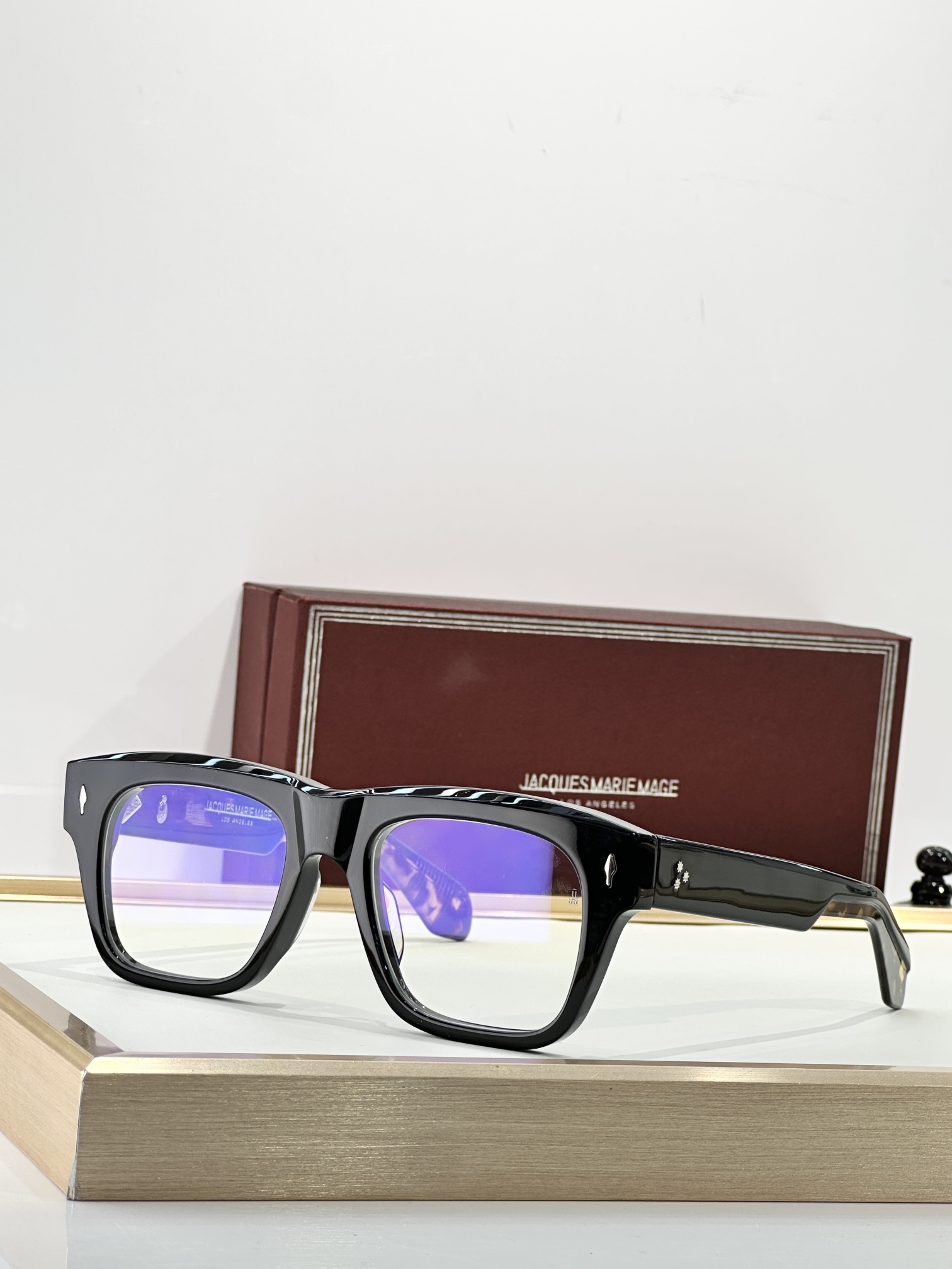 JACQUES MARIE MAGE日本手工眼镜 CASH 太阳镜的设计灵感源自约翰尼·卡什 (John