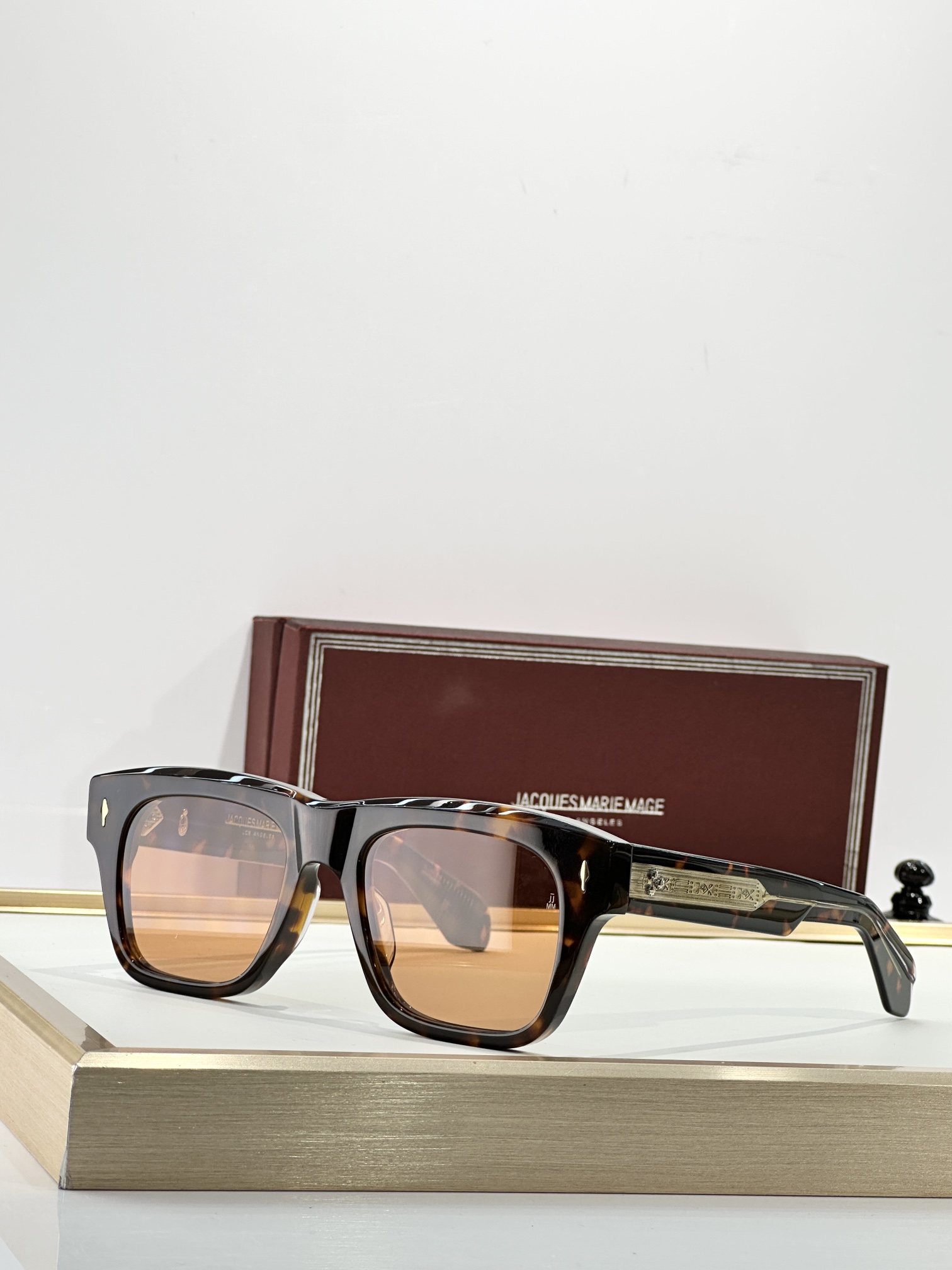 JACQUES MARIE MAGE日本手工眼镜 CASH 太阳镜的设计灵感源自约翰尼·卡什 (John