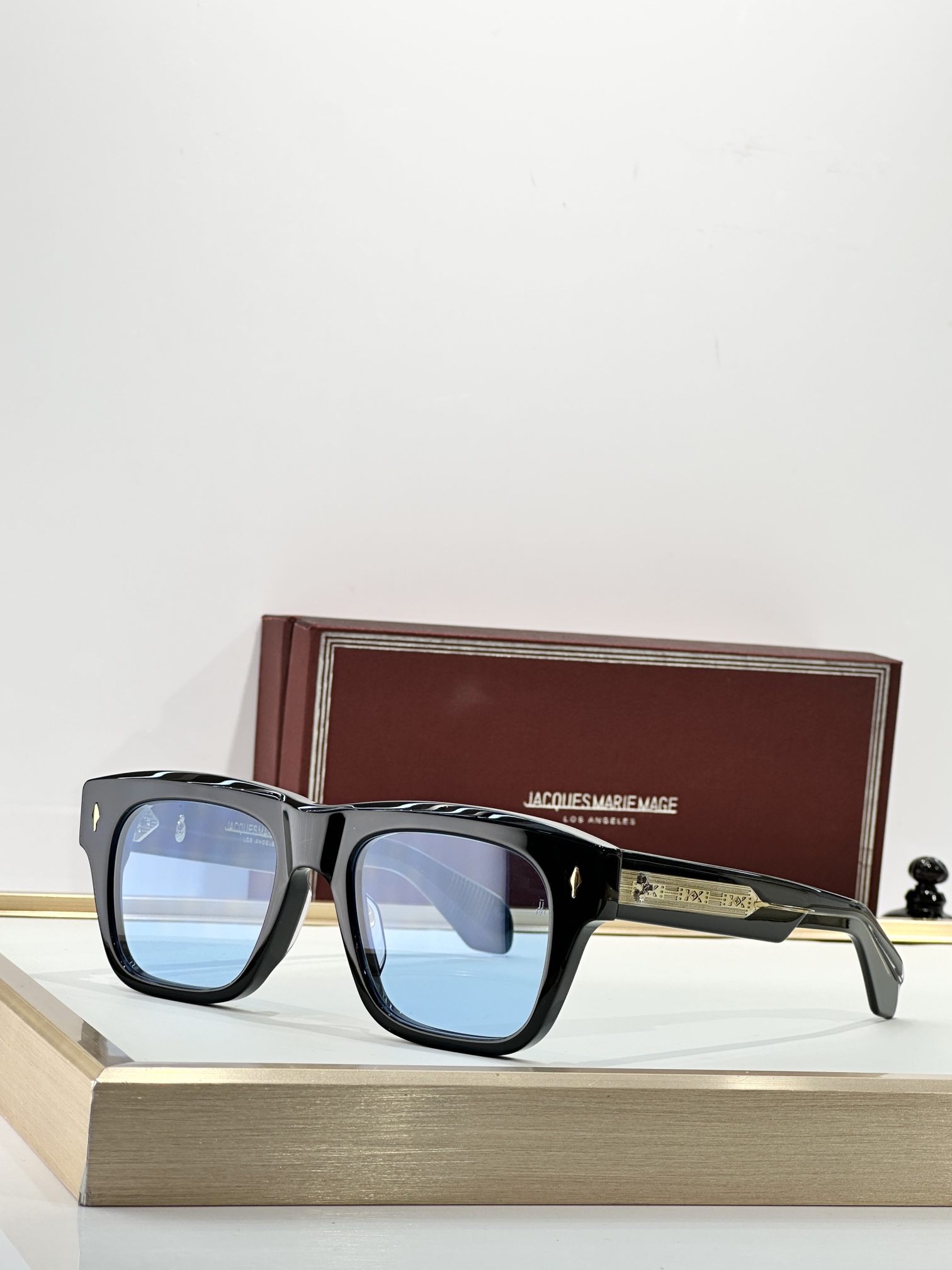 JACQUES MARIE MAGE日本手工眼镜 CASH 太阳镜的设计灵感源自约翰尼·卡什 (John