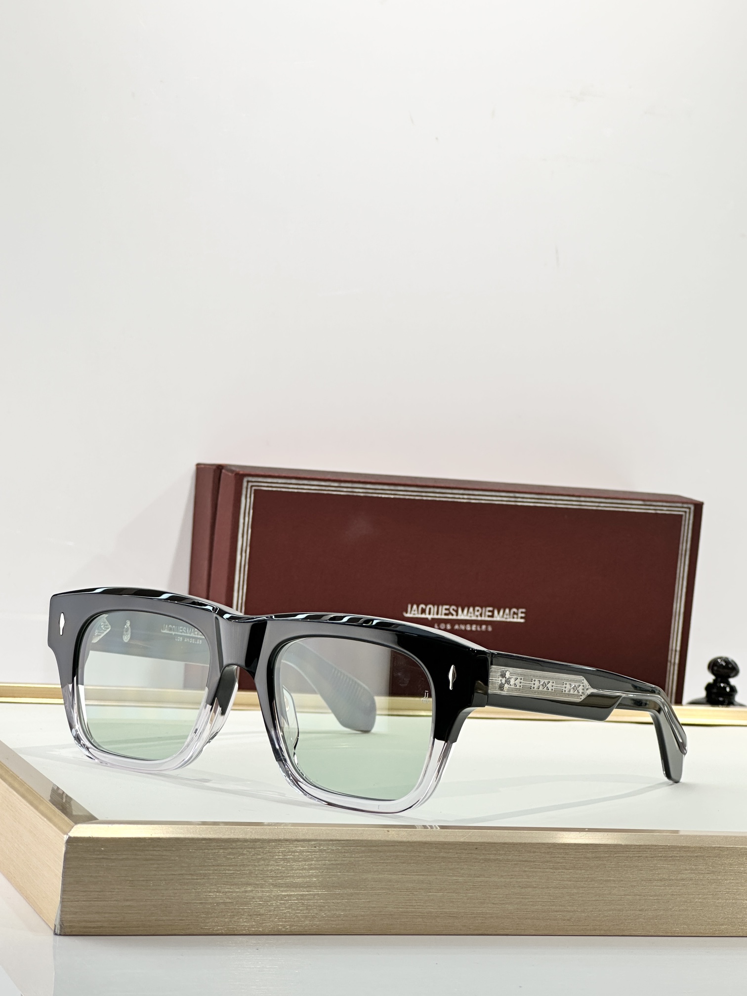 JACQUES MARIE MAGE日本手工眼镜 CASH 太阳镜的设计灵感源自约翰尼·卡什 (John