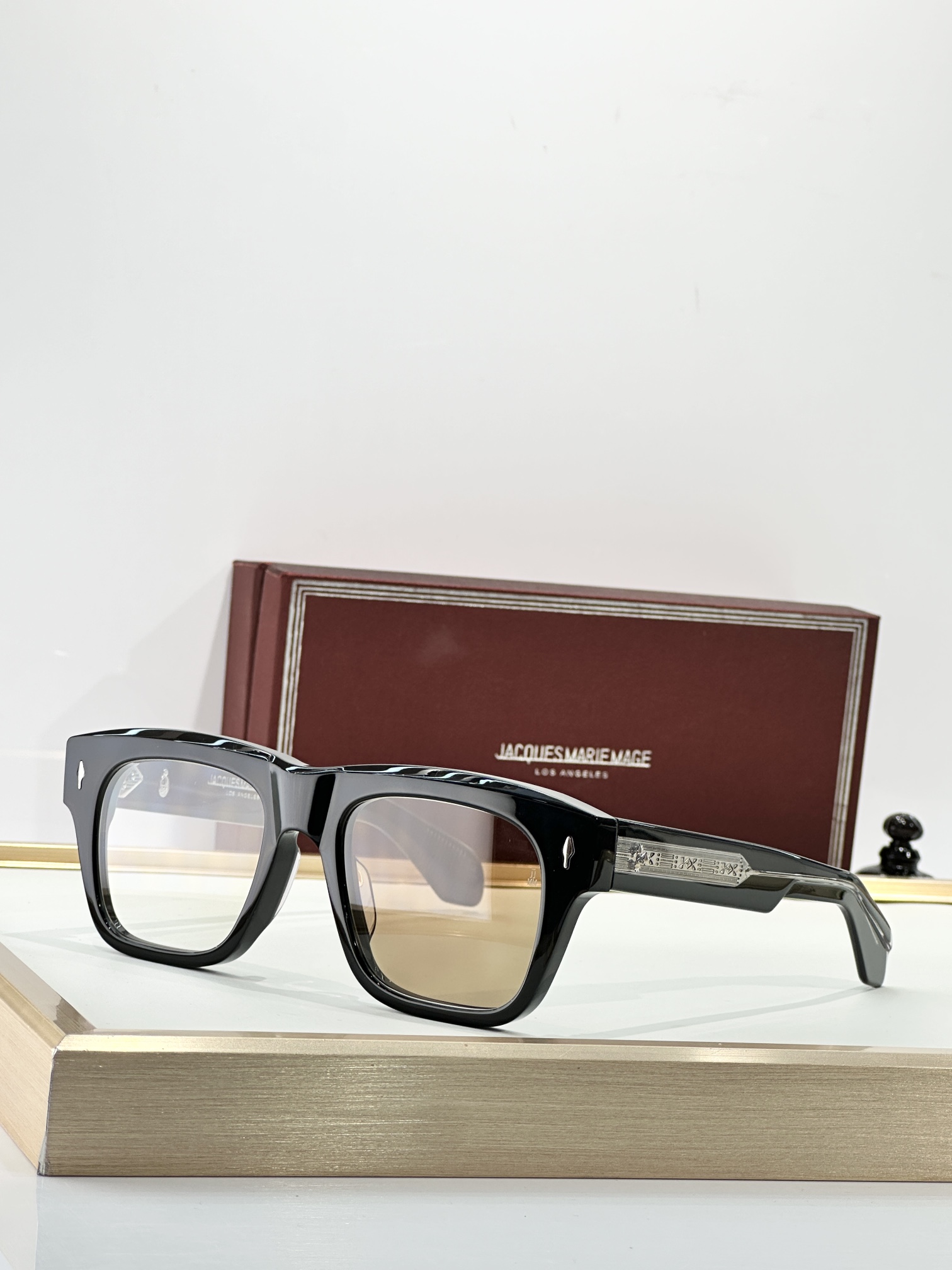 JACQUES MARIE MAGE日本手工眼镜 CASH 太阳镜的设计灵感源自约翰尼·卡什 (John