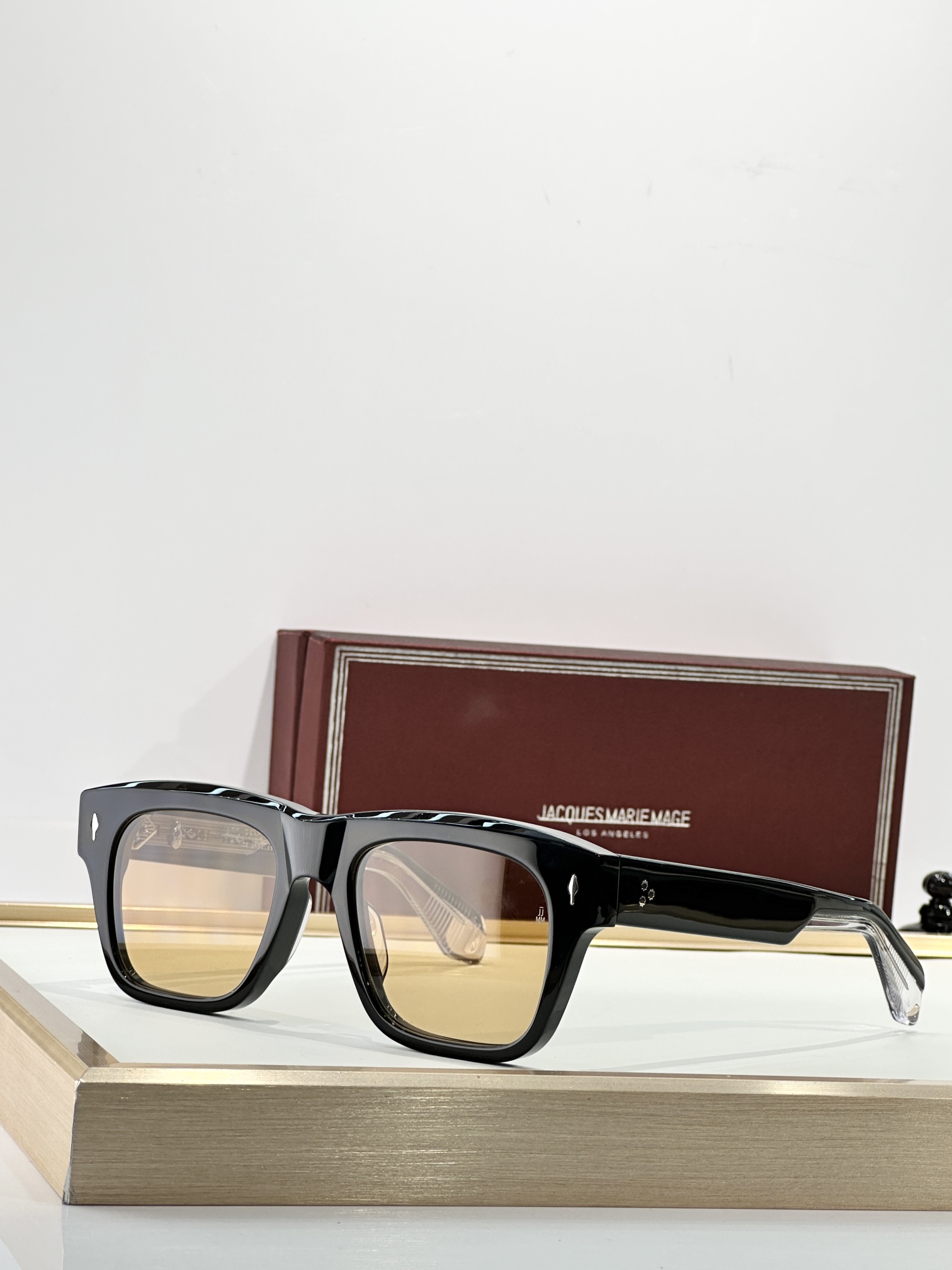 JACQUES MARIE MAGE日本手工眼镜 CASH 太阳镜的设计灵感源自约翰尼·卡什 (John