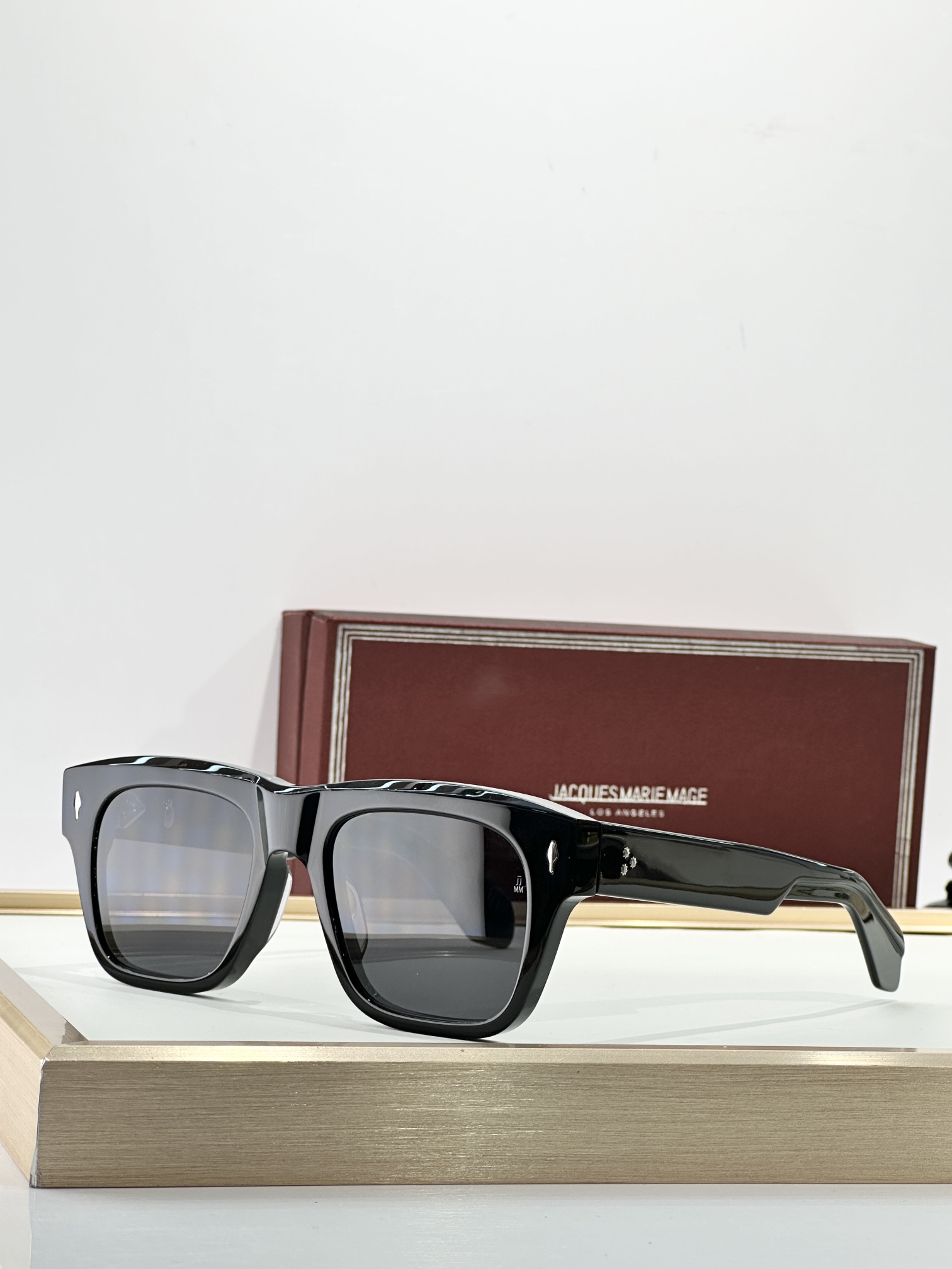 JACQUES MARIE MAGE日本手工眼镜 CASH 太阳镜的设计灵感源自约翰尼·卡什 (John