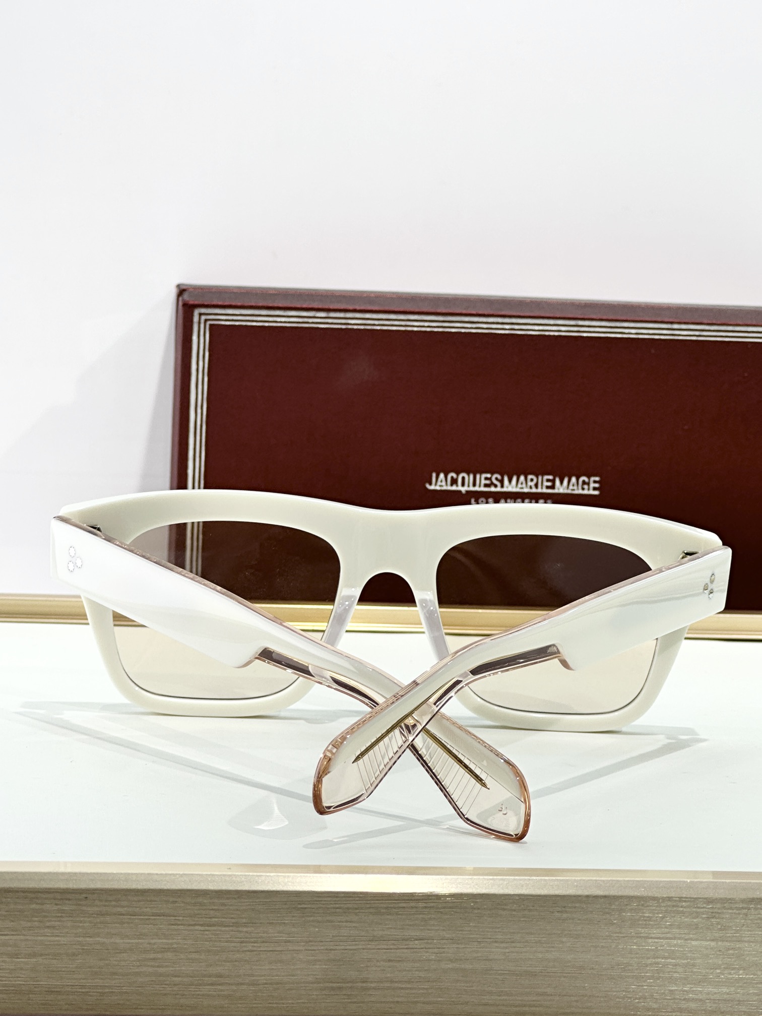 JACQUES MARIE MAGE日本手工眼镜 CASH 太阳镜的设计灵感源自约翰尼·卡什 (John