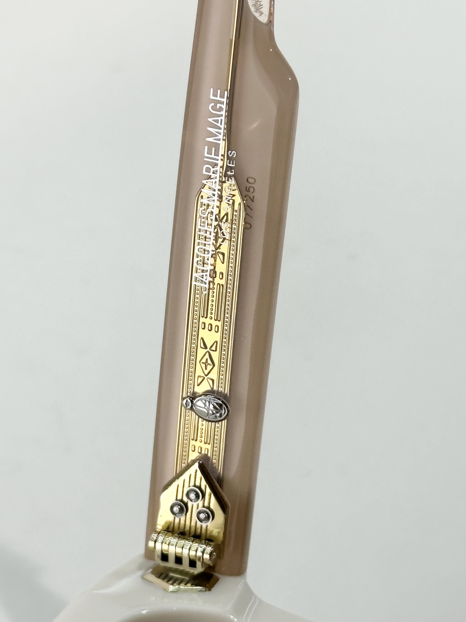 JACQUES MARIE MAGE日本手工眼镜 CASH 太阳镜的设计灵感源自约翰尼·卡什 (John