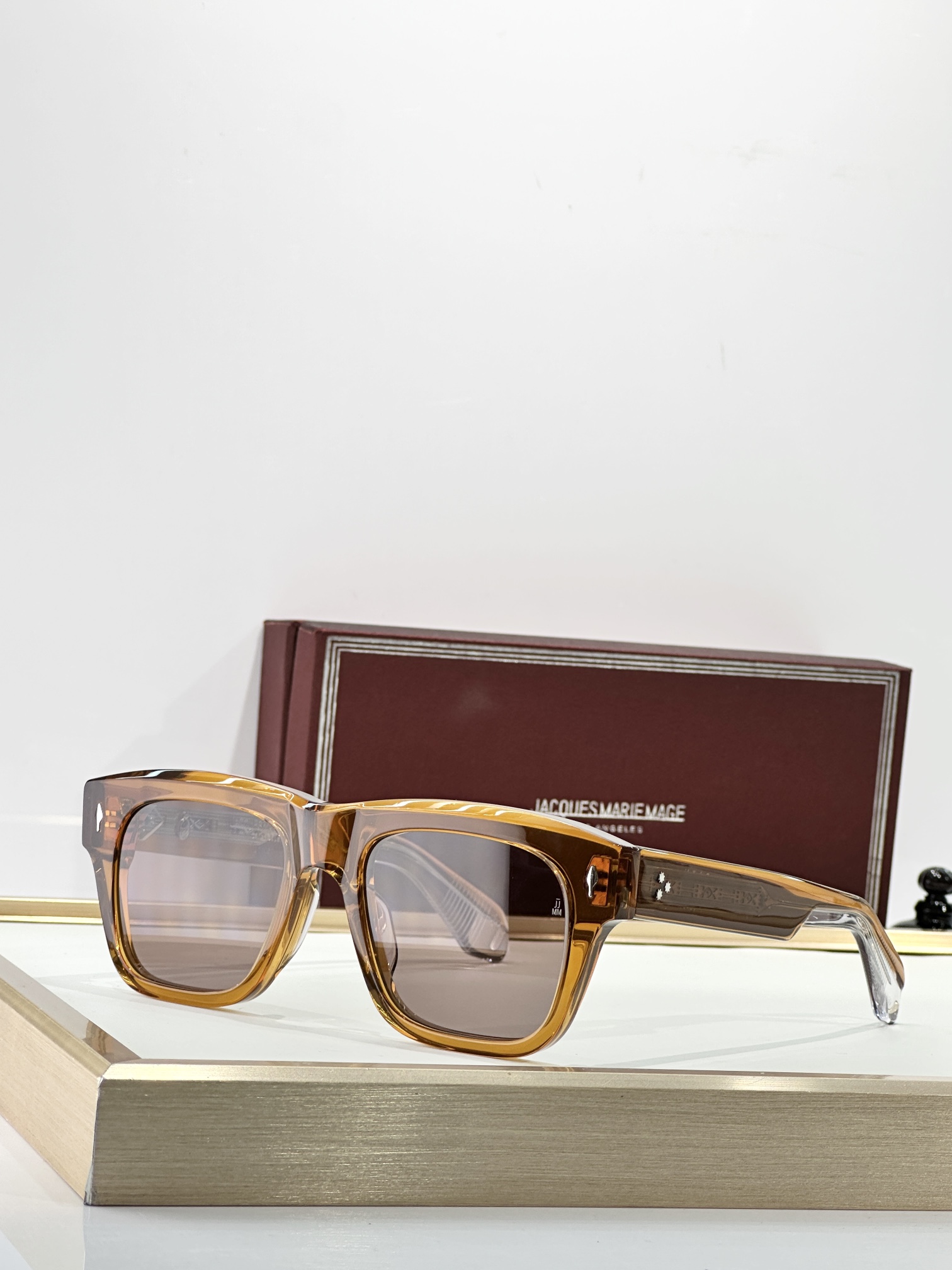 JACQUES MARIE MAGE日本手工眼镜 CASH 太阳镜的设计灵感源自约翰尼·卡什 (John