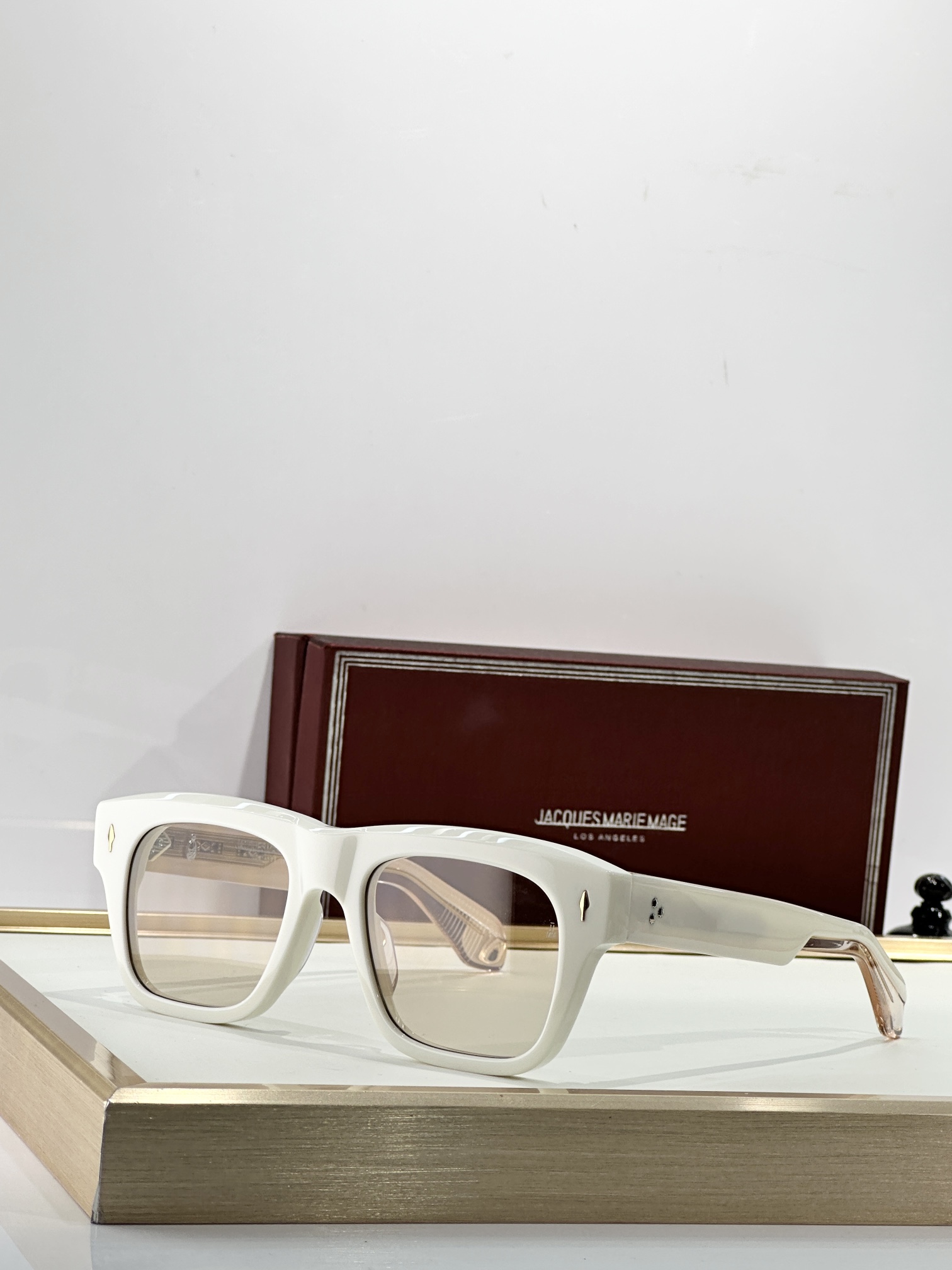 JACQUES MARIE MAGE日本手工眼镜 CASH 太阳镜的设计灵感源自约翰尼·卡什 (John