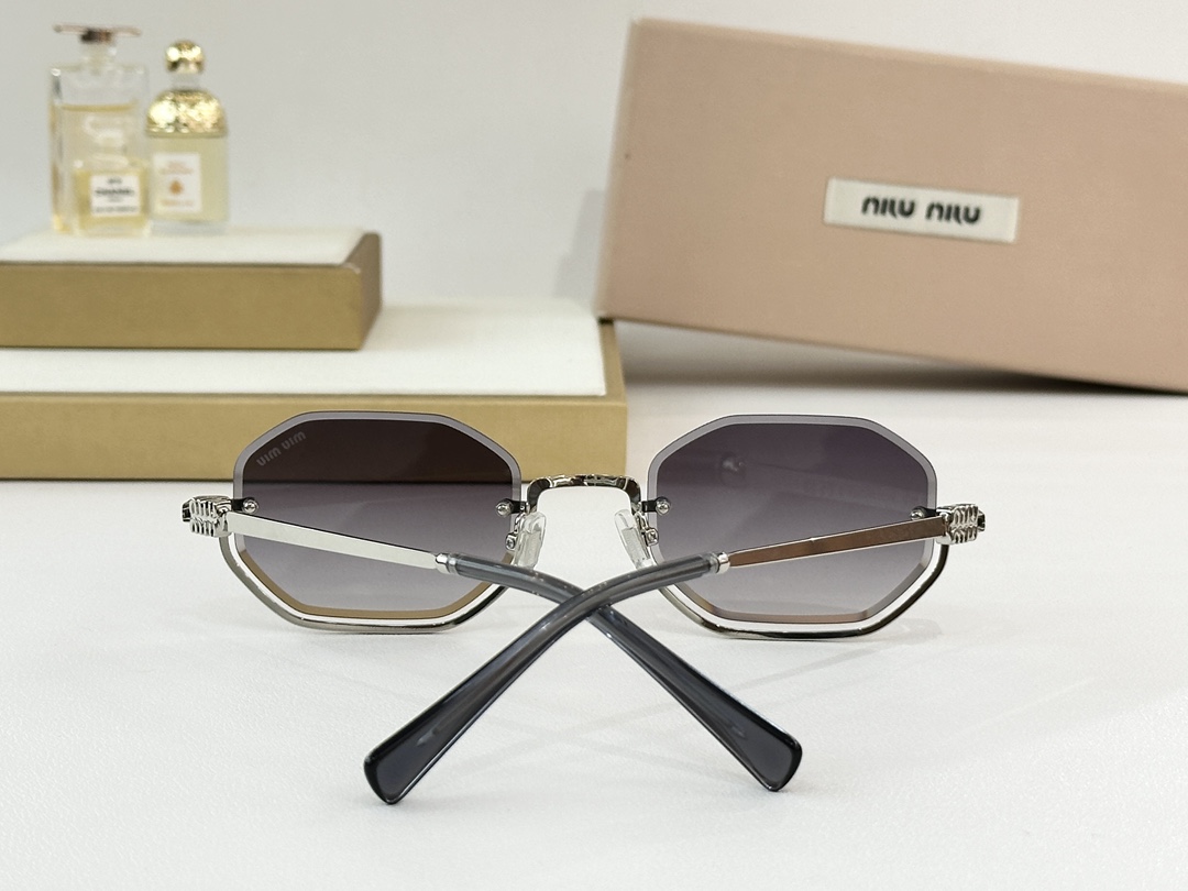 。 MIU MI*MODEL:MU 1747SSIZE：52口23-145