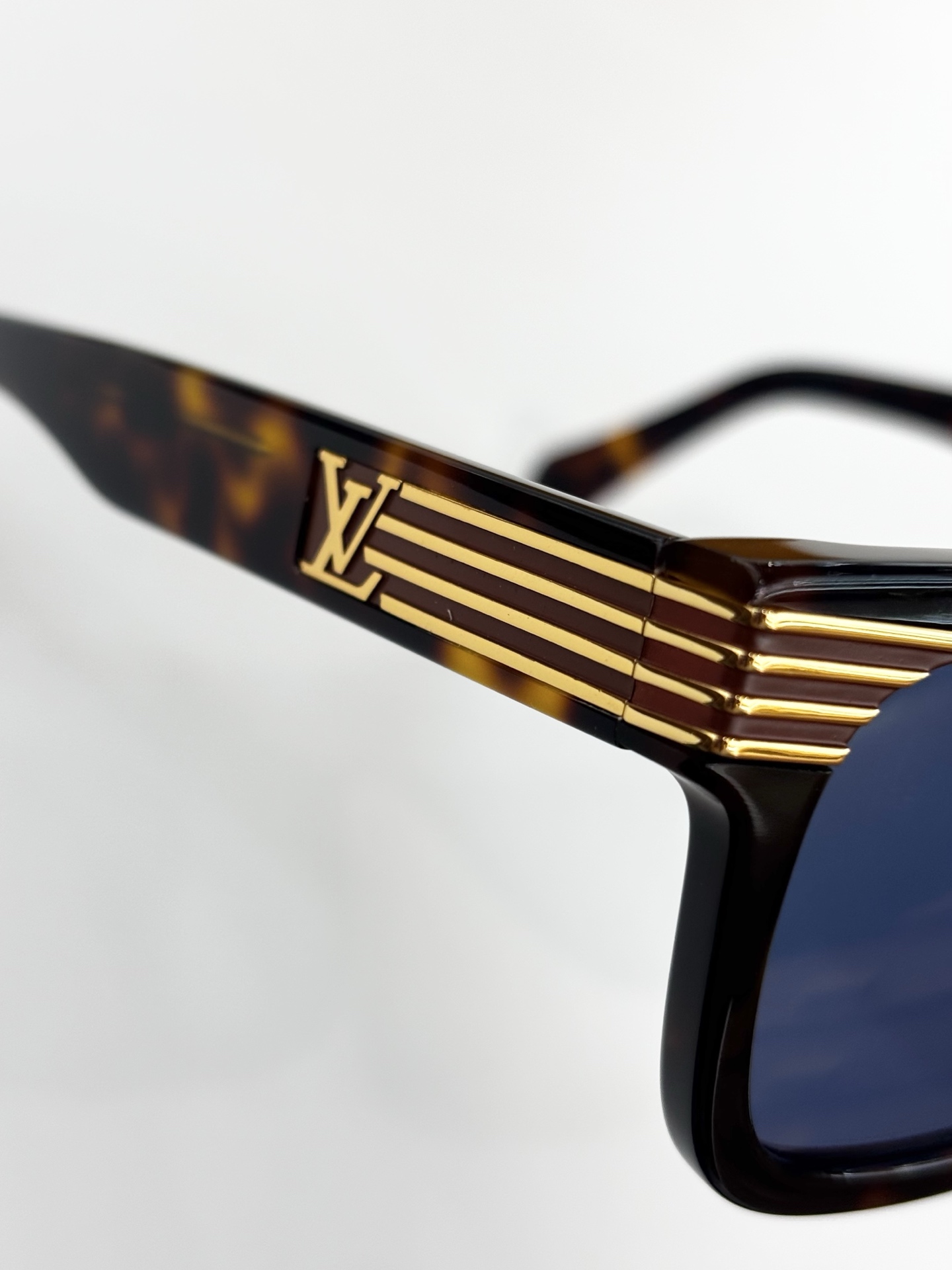 LOUIS VUITTO*MODEL：Z2910USIZE：56口19-145