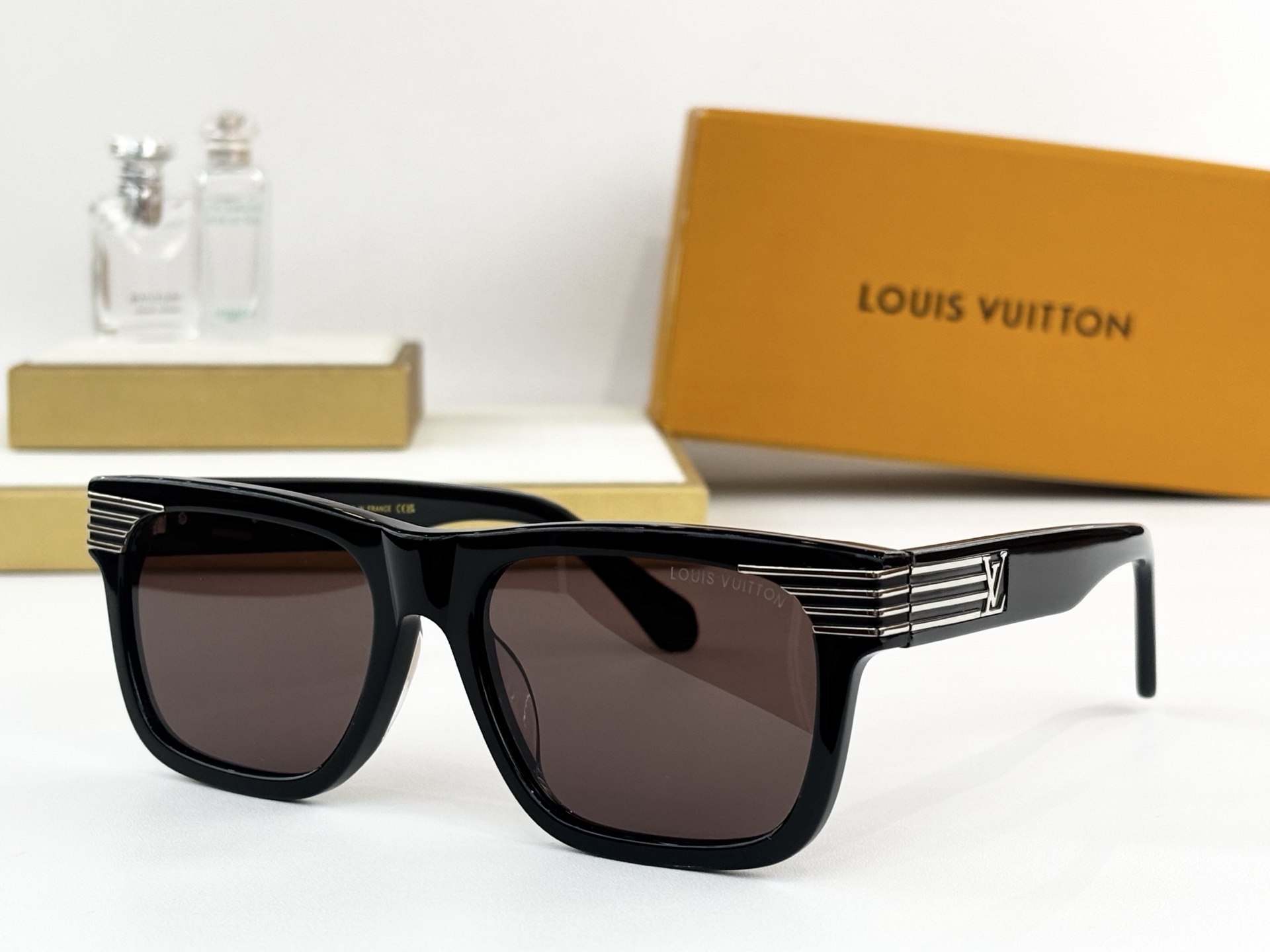 LOUIS VUITTO*MODEL：Z2910USIZE：56口19-145