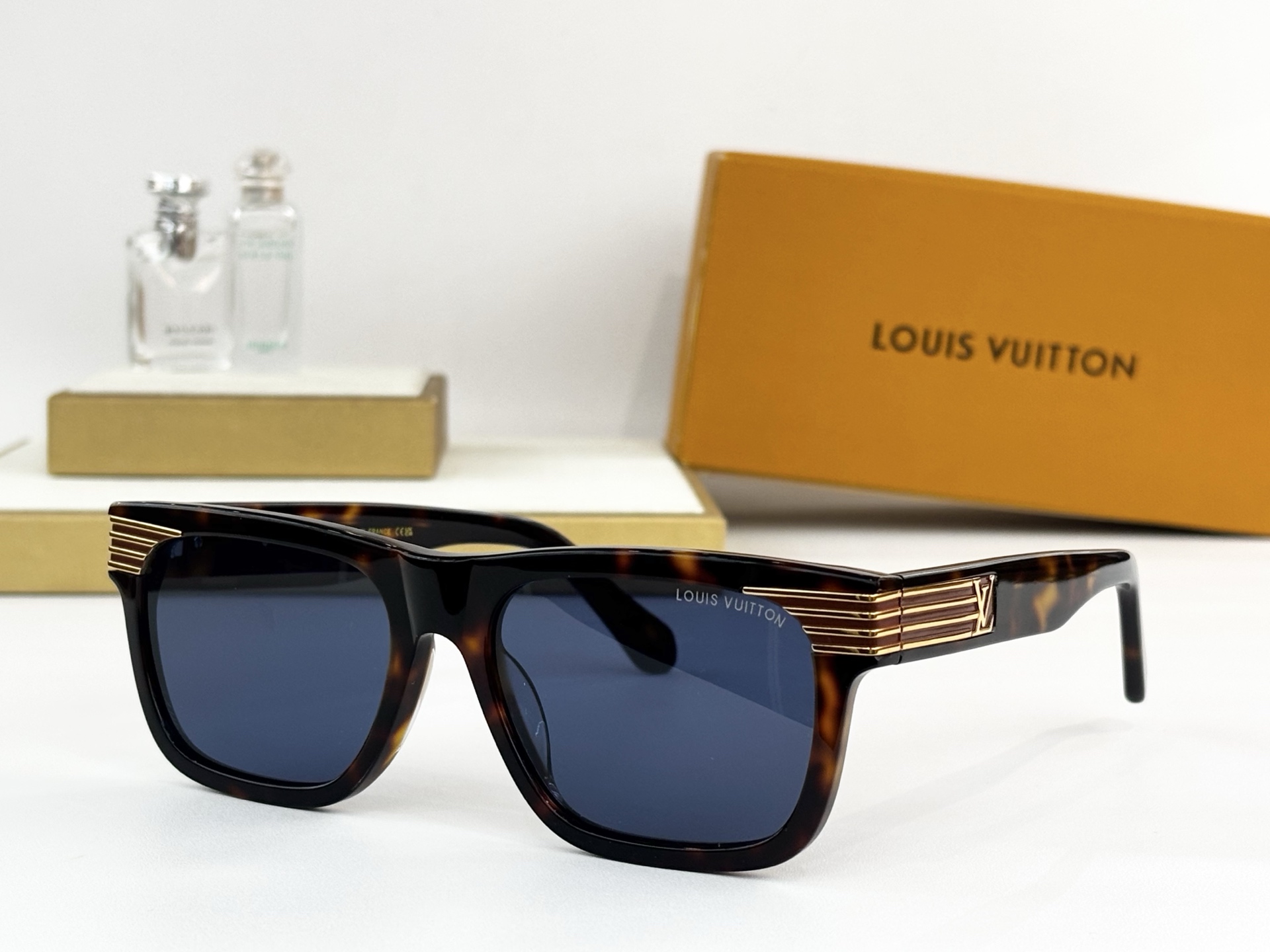 LOUIS VUITTO*MODEL：Z2910USIZE：56口19-145