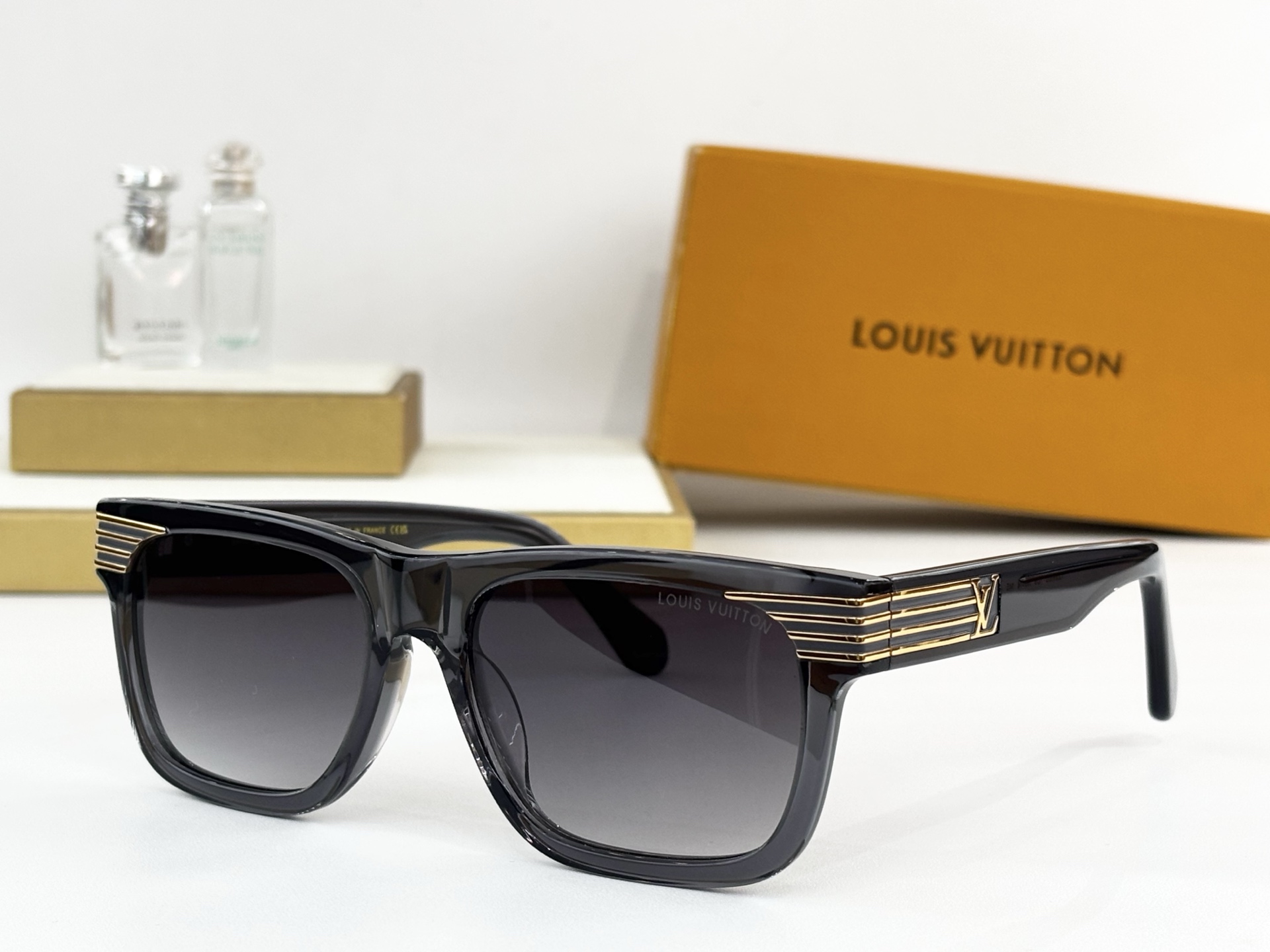 LOUIS VUITTO*MODEL：Z2910USIZE：56口19-145