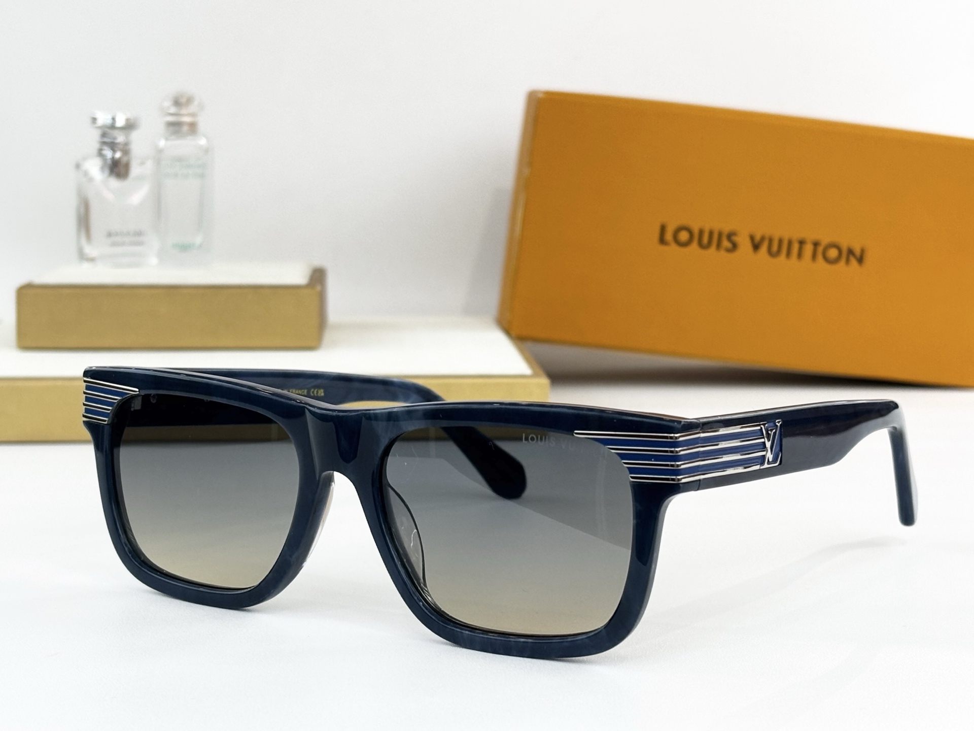LOUIS VUITTO*MODEL：Z2910USIZE：56口19-145